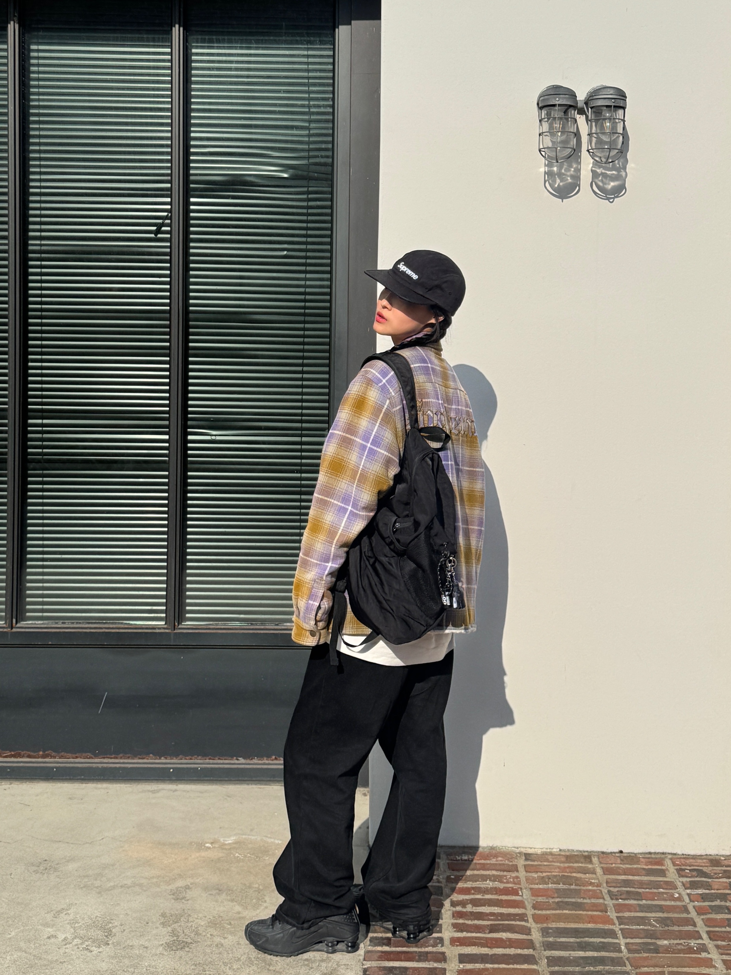 Supreme Washed Chino Twill Camp Cap Black, (W) Nike Shox R4 Black 착용 스타일 - 1
