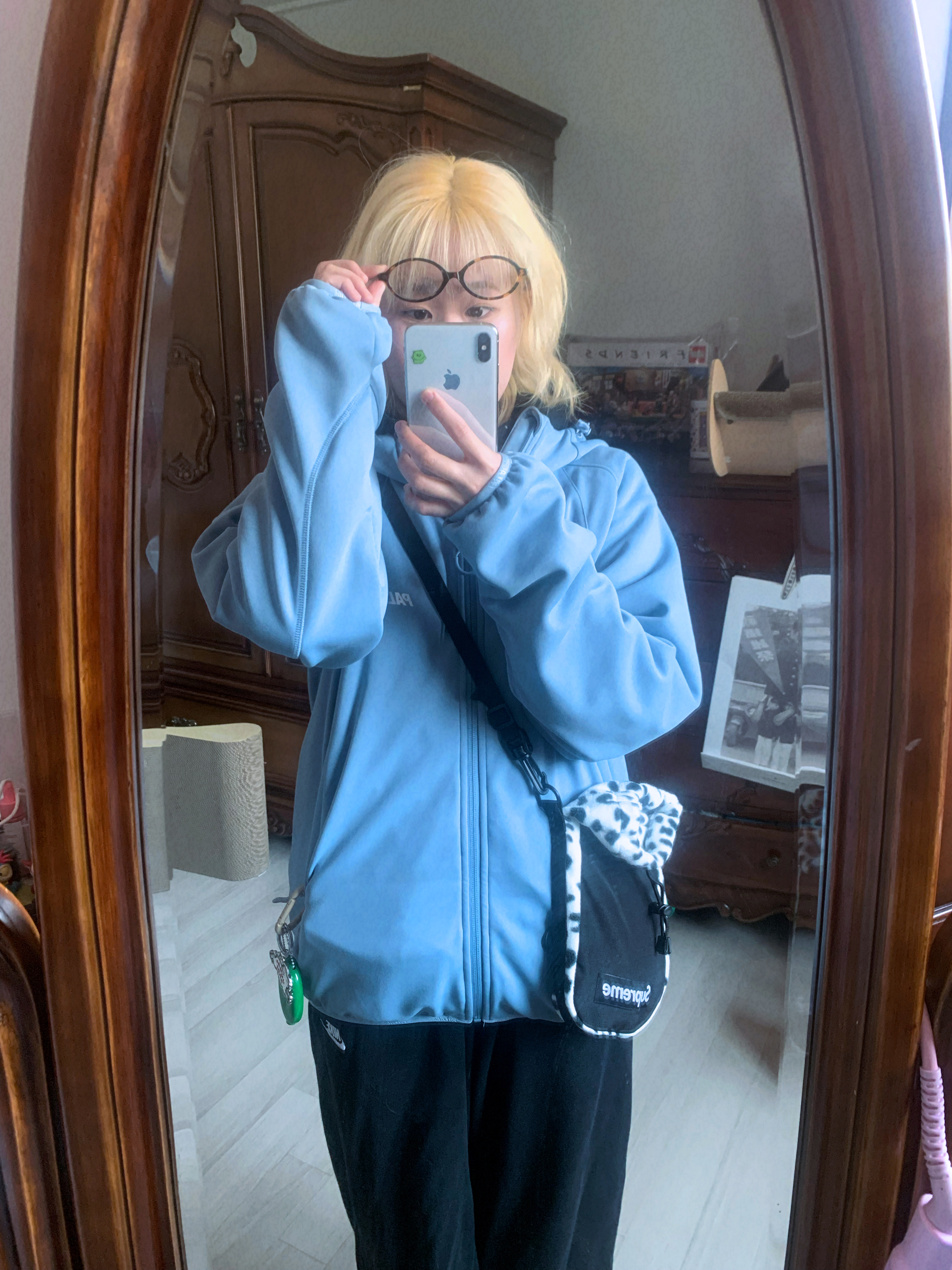 Supreme Polartec Sling Bag Leopard - 24FW, Palace P-Tec Fleece Jacket Blue - 24SS 착용 스타일 - 2