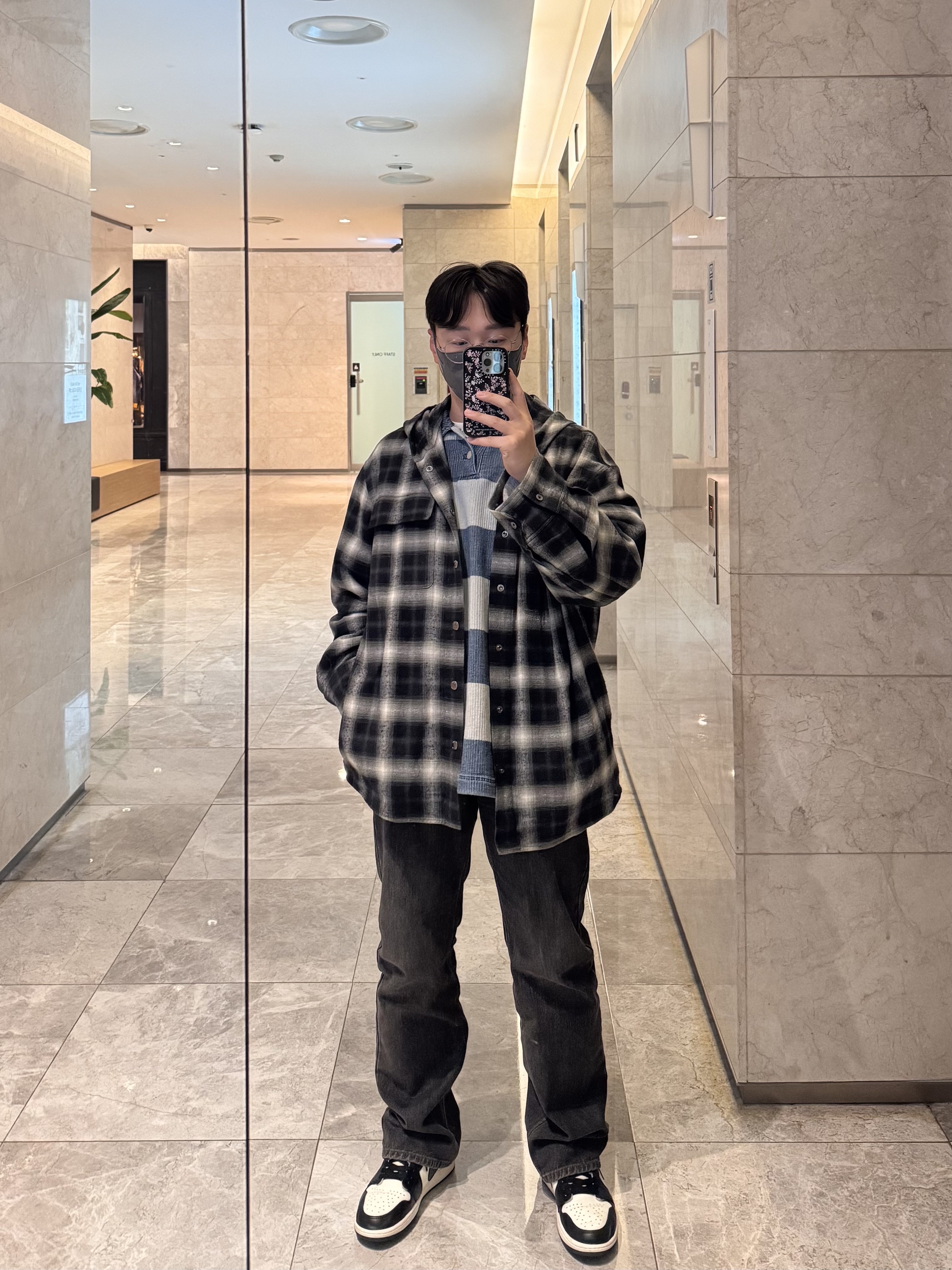 Wooyoungmi Stripe Denim Rugby Long Sleeve T-Shirt Blue - 24FW, Wooyoungmi New Straight Denim Pants Grey - 25SS 착용 스타일 - 1