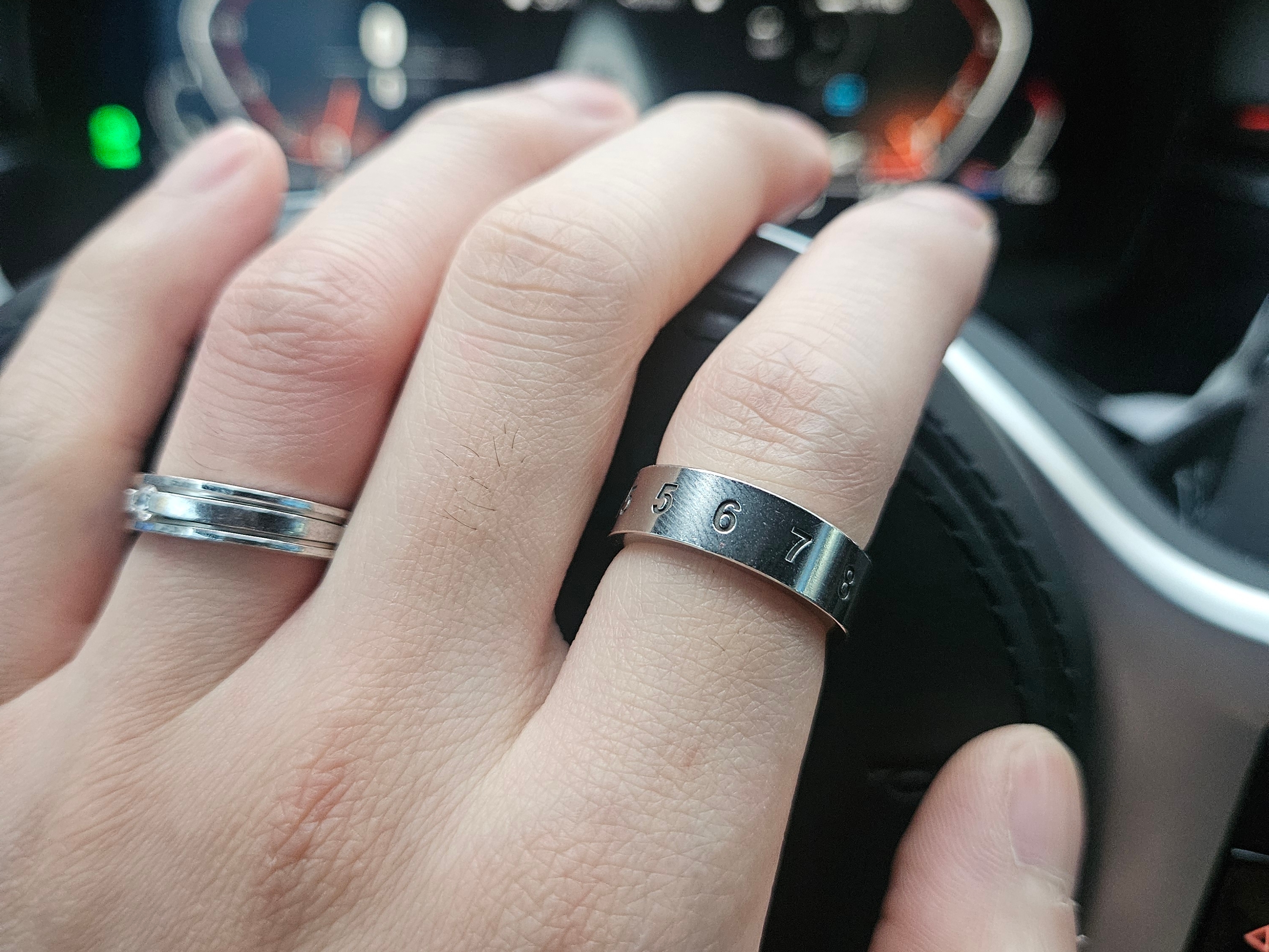 Maison Margiela Numerical Band Silver Ring Silver 착용 스타일