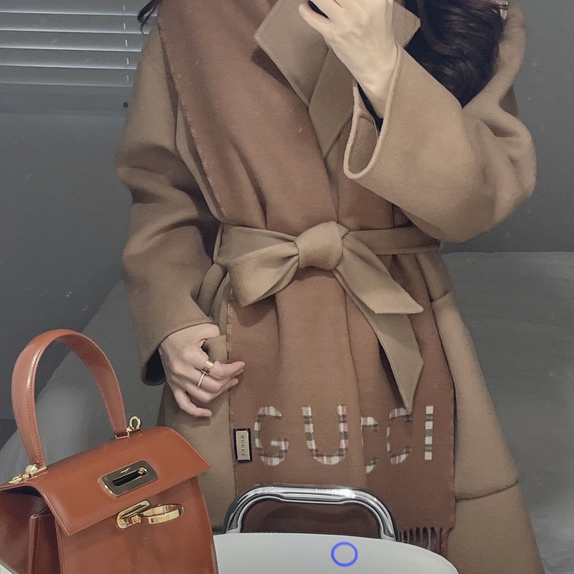 Ferragamo Small Kelly Bag Leather Brown 착용 스타일