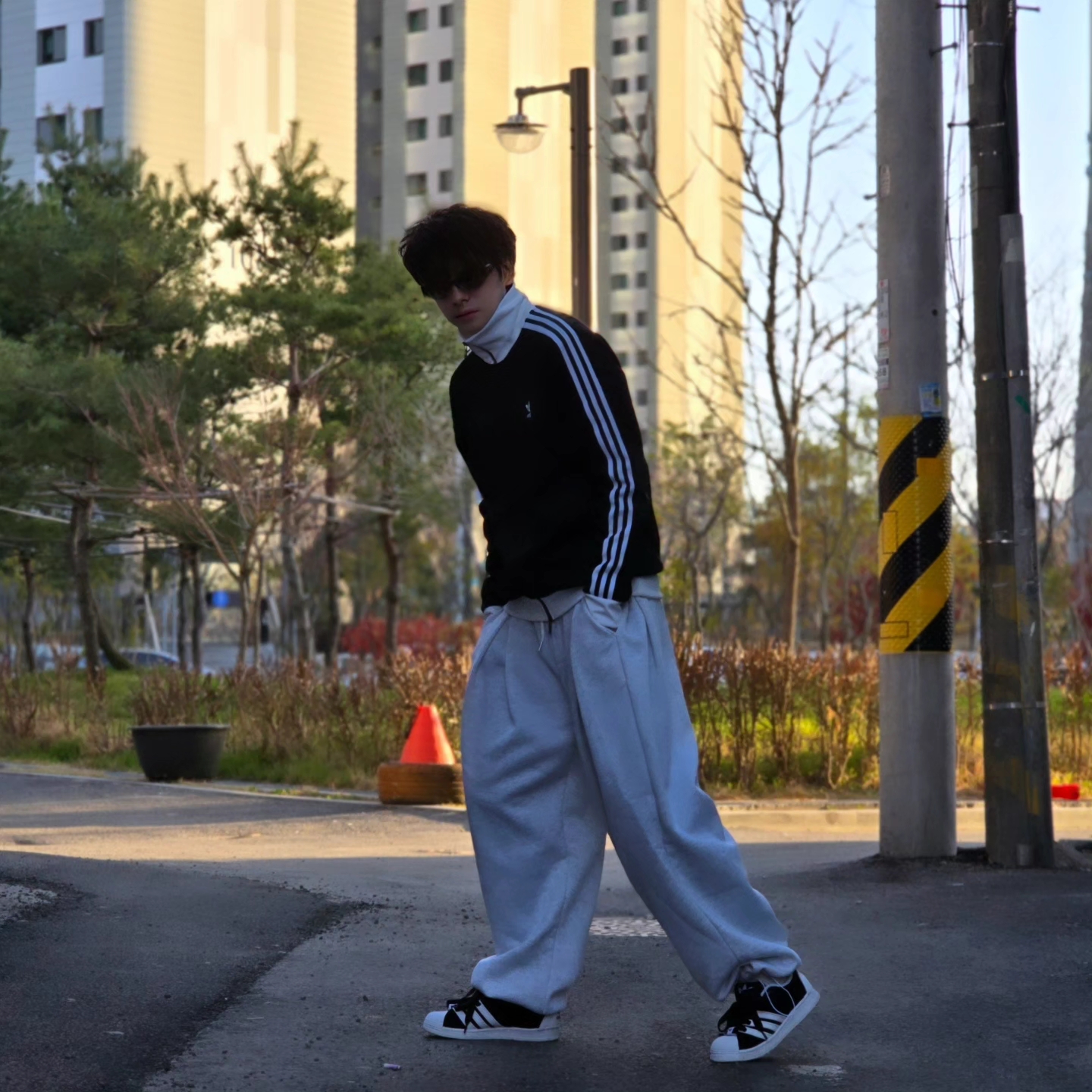 Adidas Adicolor Classics Beckenbauer Track Jacket Black - KR Sizing, Adidas Adicolor Classics Beckenbauer Track Jacket Black - US Sizing 착용 스타일 - 3