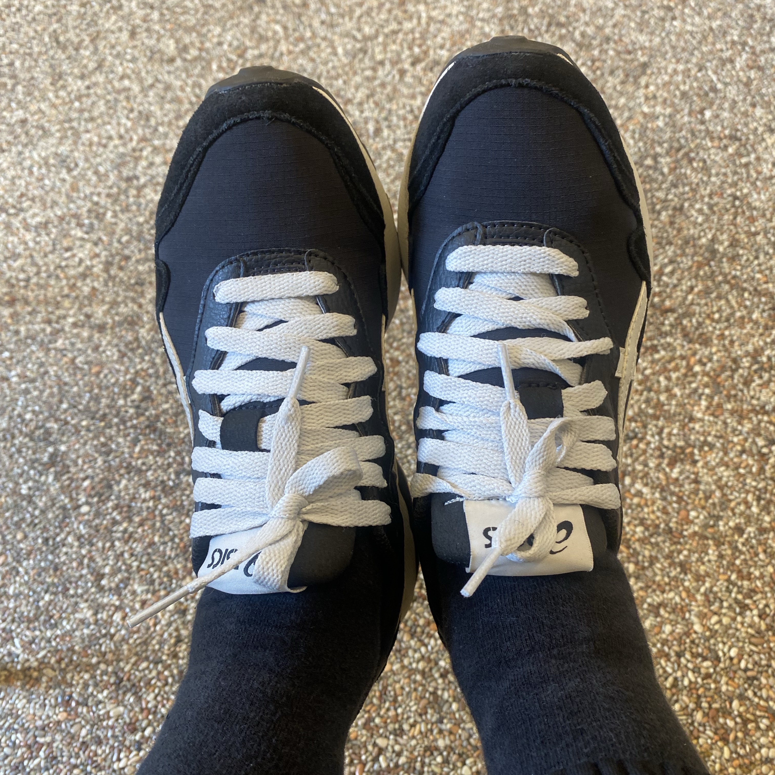 Asics Jogger X81 Black Glacier Grey 착용 스타일