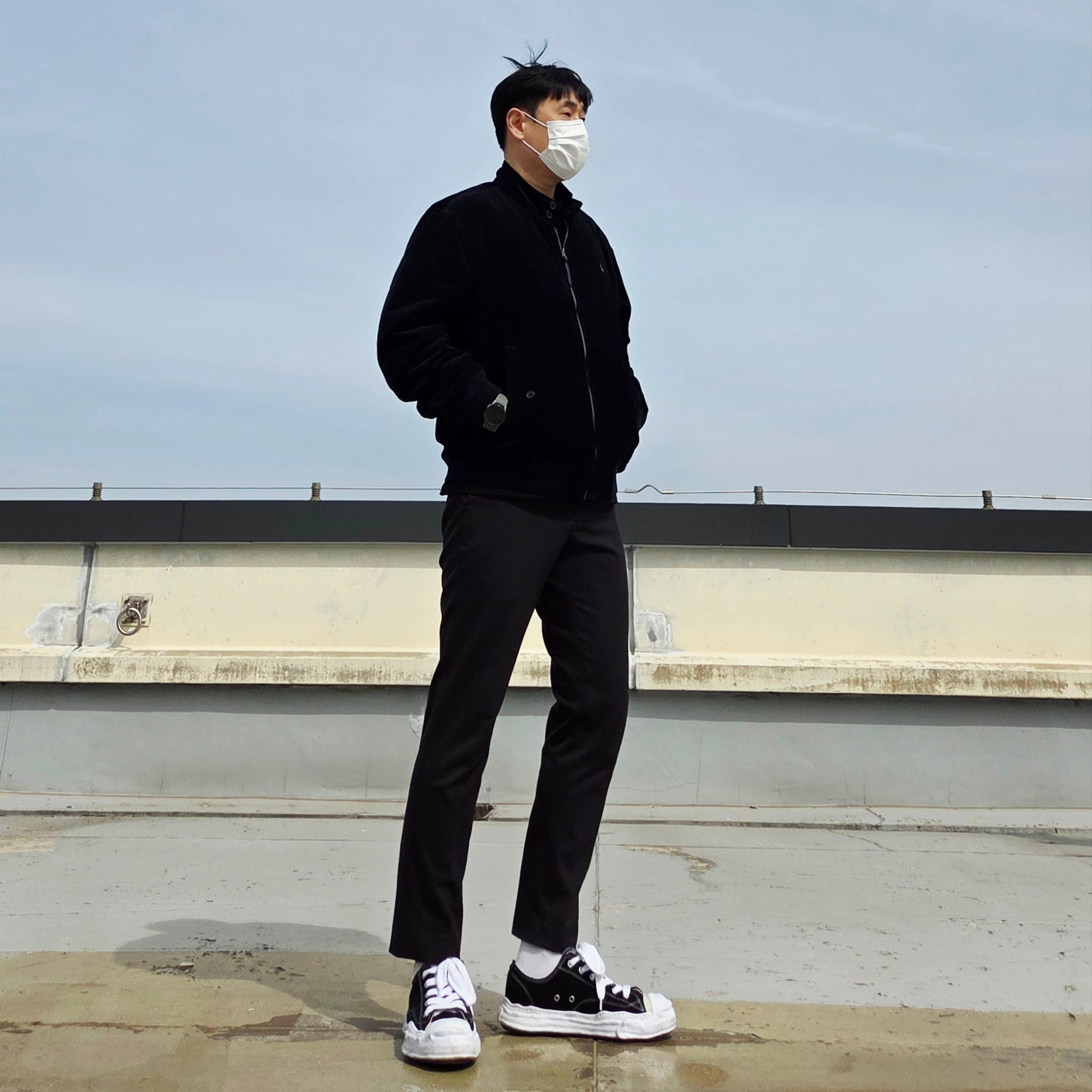 메종 미하라 야스히로 행크 OG 솔 캔버스 로우탑 스니커즈 블랙 착용 스타일 - 1