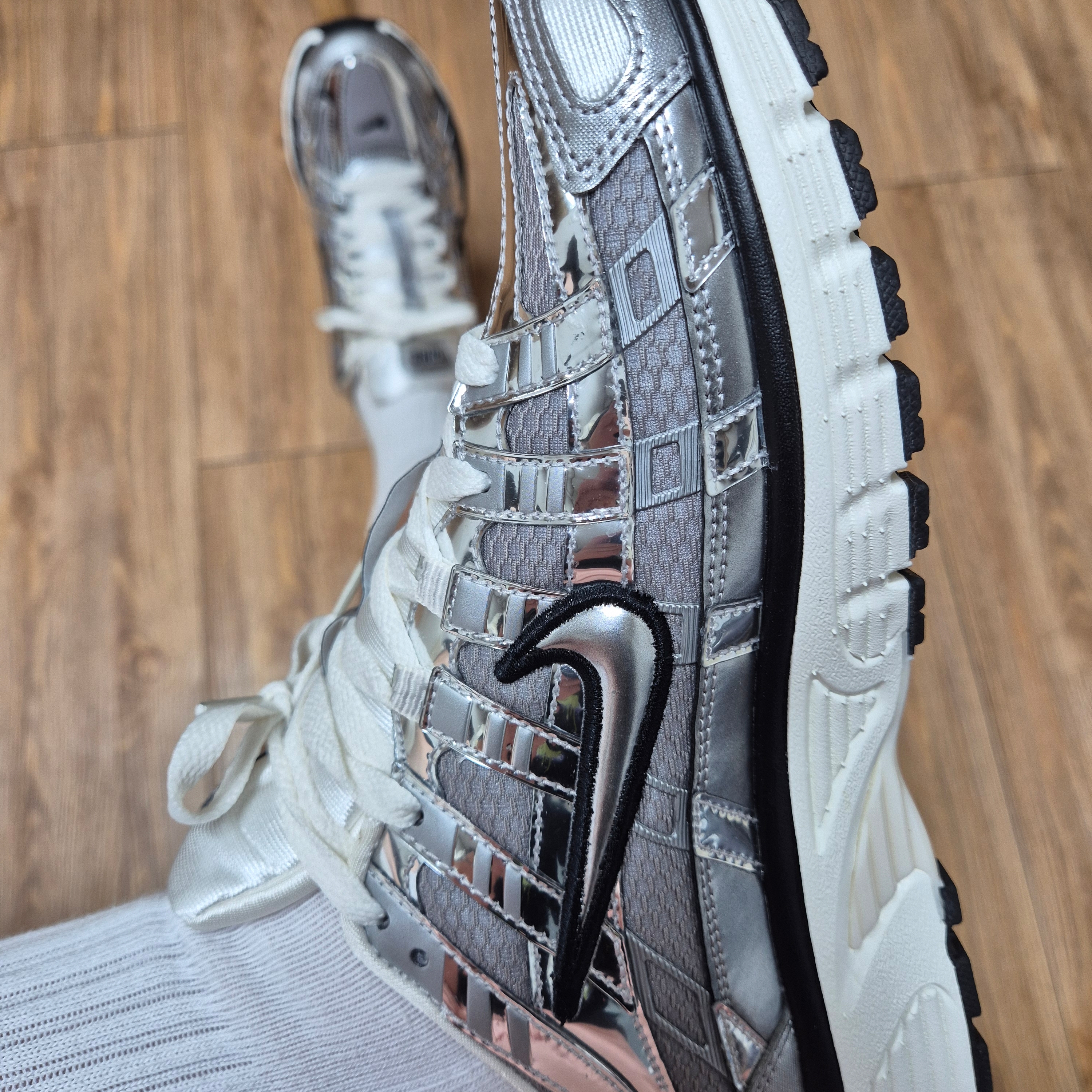 Nike P-6000 Metallic Silver 착용 스타일 - 2