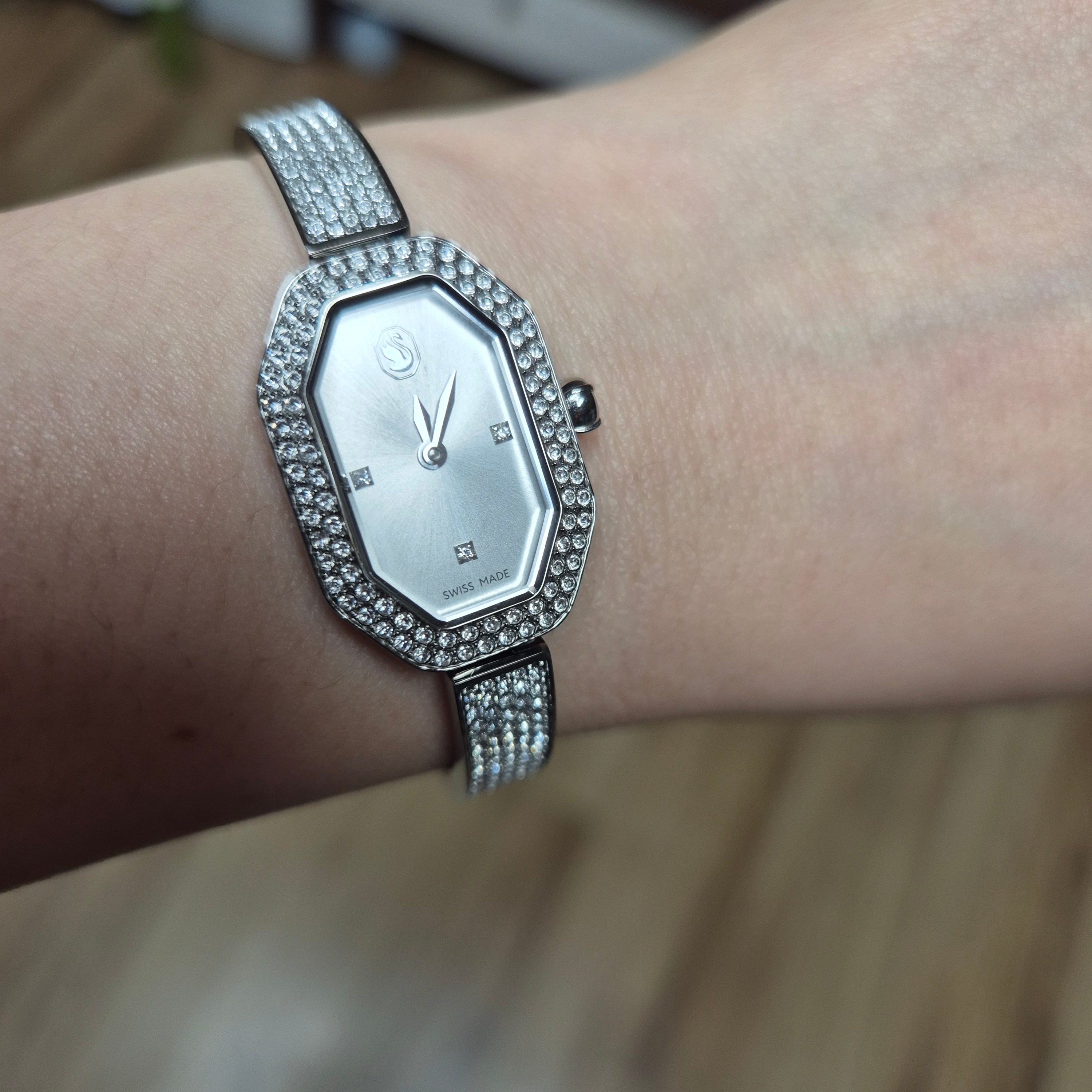 (W) Swarovski Dextera Bangle Watch Silver 착용 스타일
