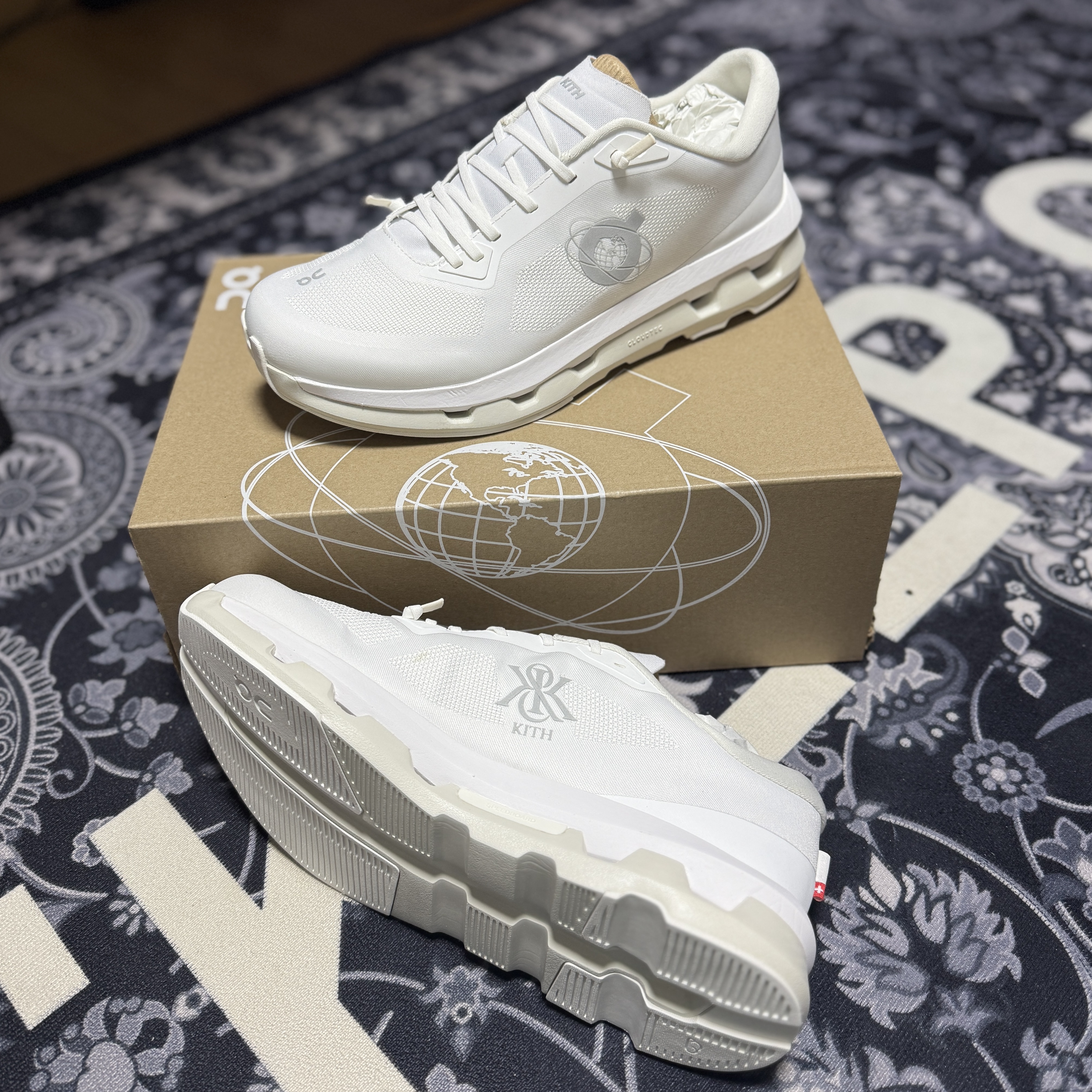 On Running x Kith Cloudzone White Ice 착용 스타일 - 1