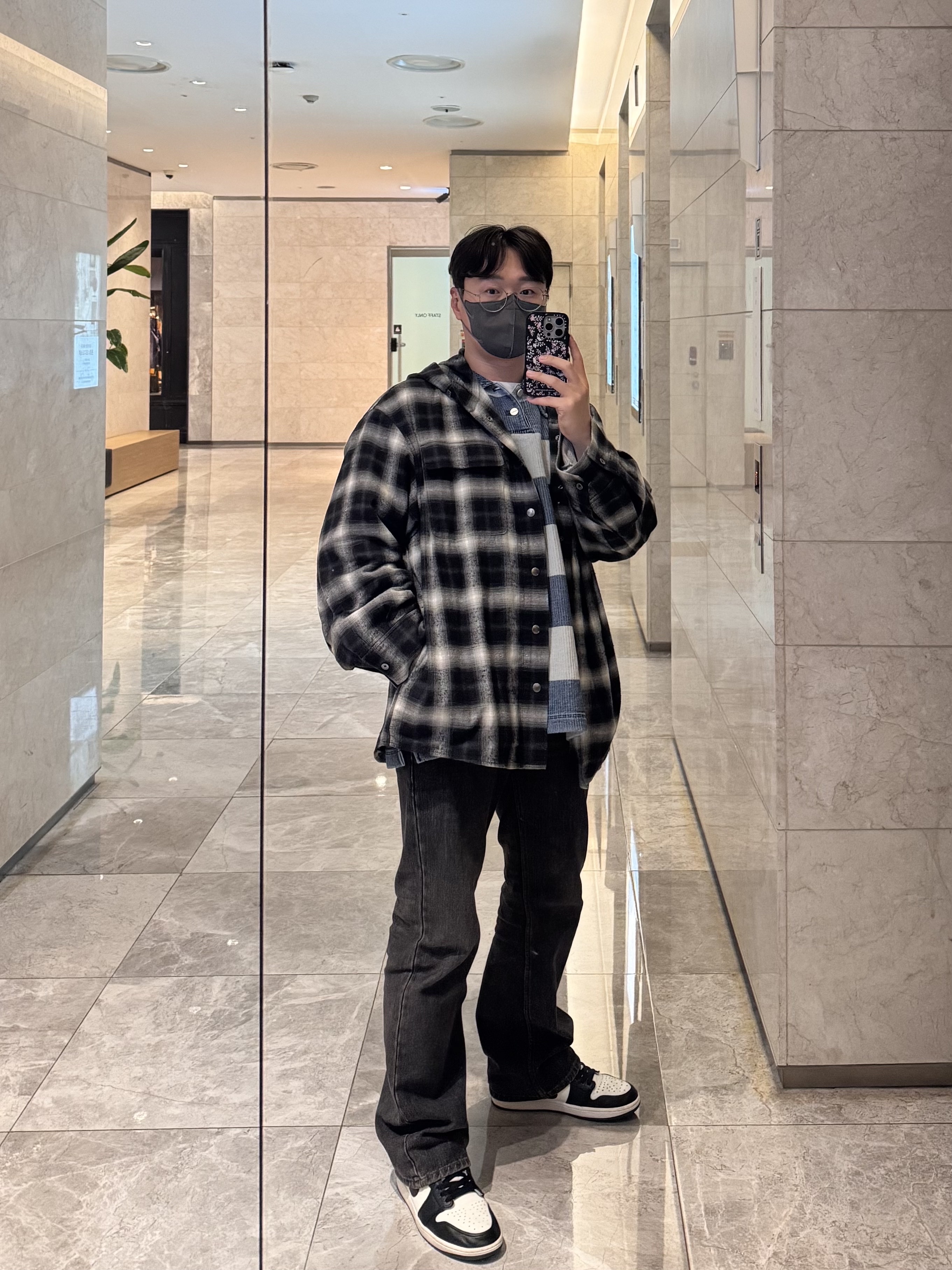 Wooyoungmi Stripe Denim Rugby Long Sleeve T-Shirt Blue - 24FW, Wooyoungmi New Straight Denim Pants Grey - 25SS 착용 스타일 - 3