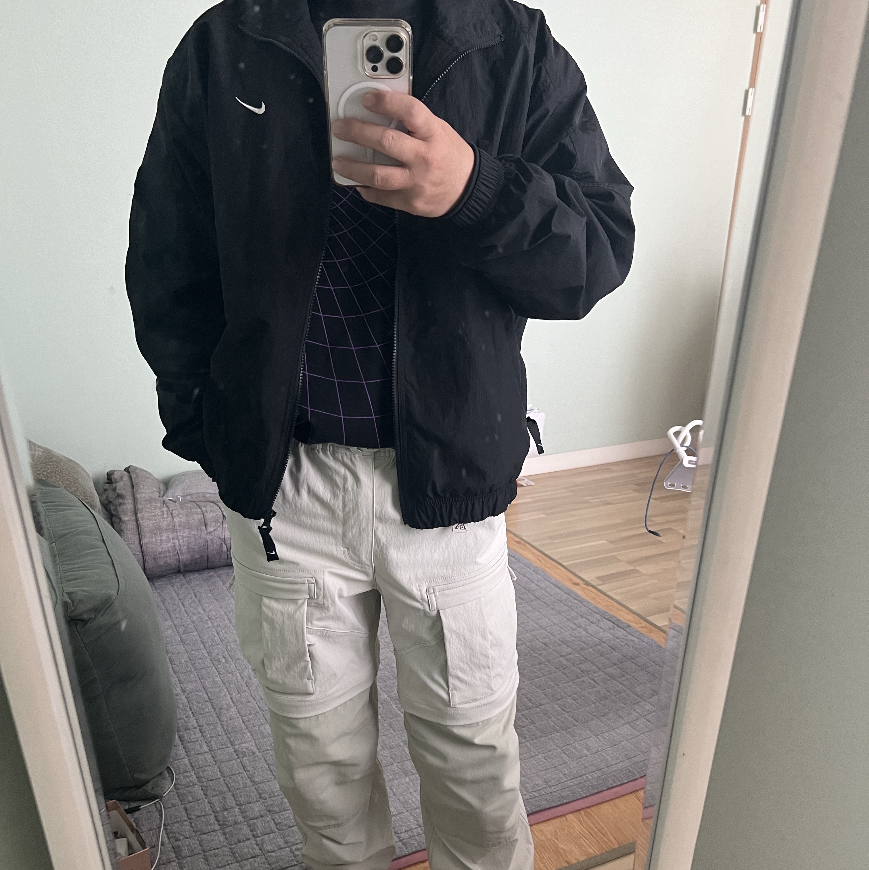 Nike ACG Smith Summit Cargo Pants Light Bone - Asia, Nike ACG Manhole Long Sleeve T-Shirt Black - Asia 착용 스타일
