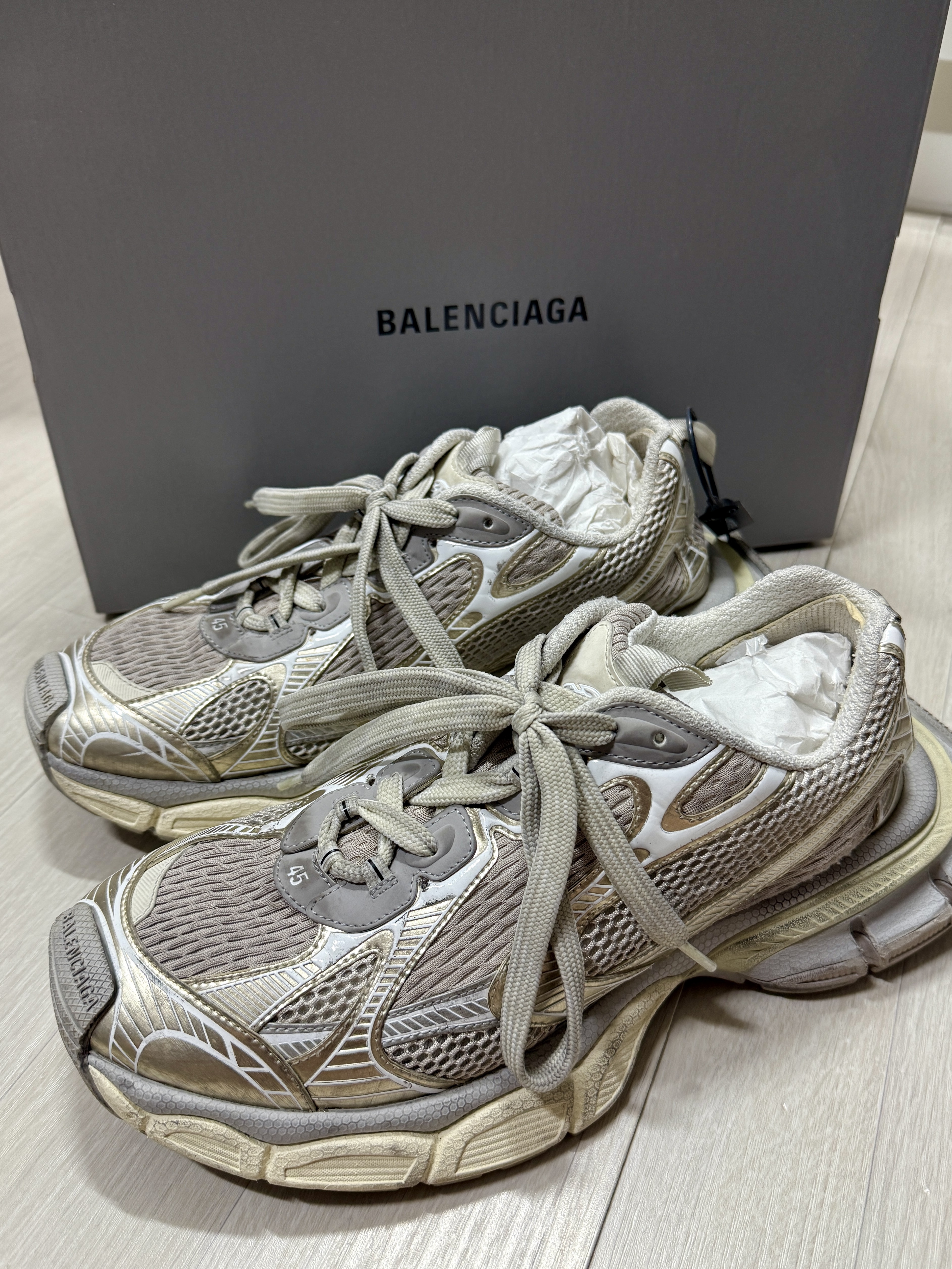 Balenciaga 3XL Sneakers Light Beige 착용 스타일 - 1