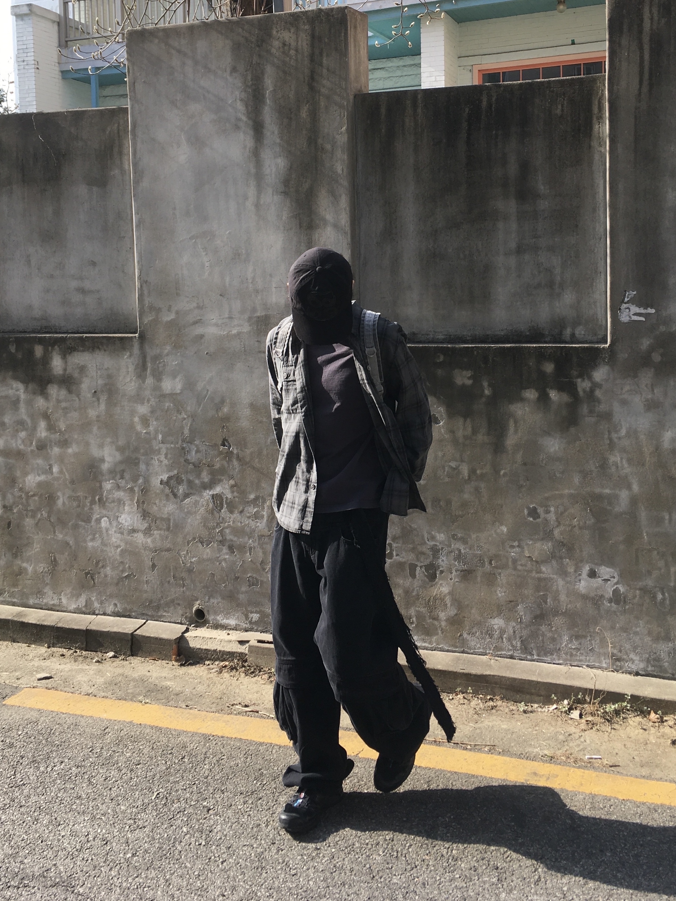 [KREAM 단독] BLR x POG Divided Curved Line Double Buckle Pants Black, Hatchingroom Classic Shirt Over Dyed Check Charcoal 착용 스타일 - 2