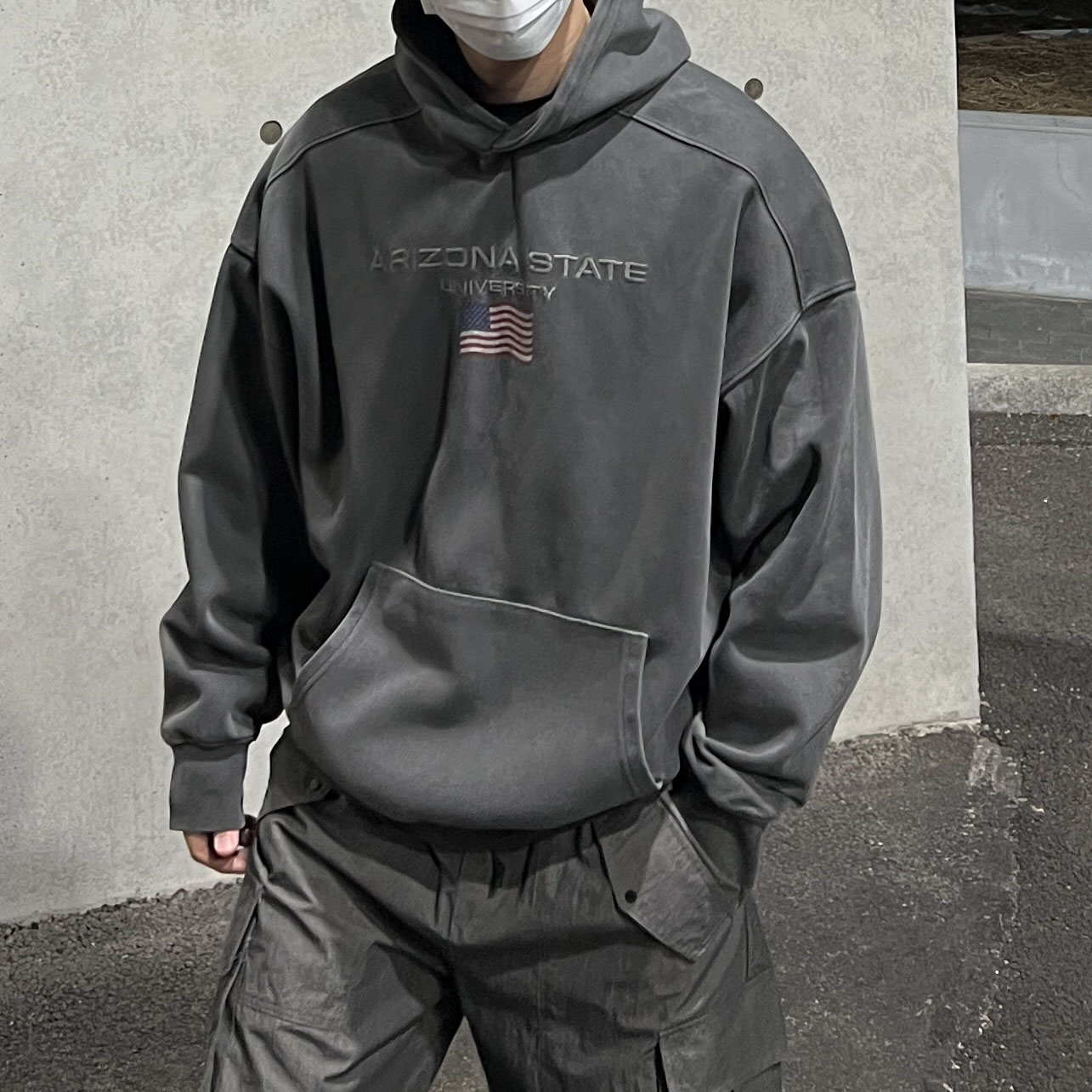 Oakley Factory Team x Brain Dead Flesh White Birch, Oakley Factory Team x Brain Dead Suede Flesh Lily Pad White 착용 스타일 - 1