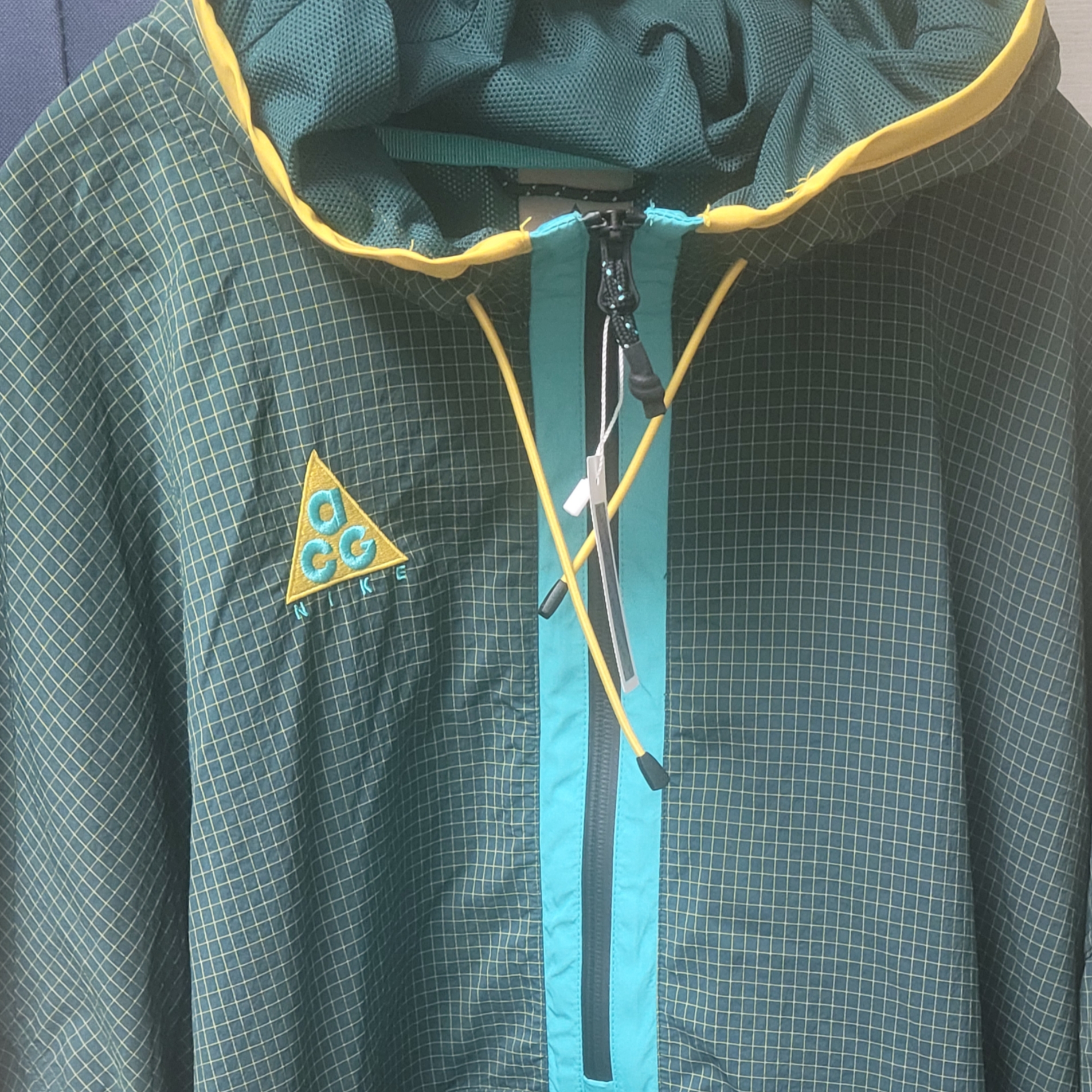 Nike ACG Woven Hooded Jacket Hyper Jade - US/EU 착용 스타일