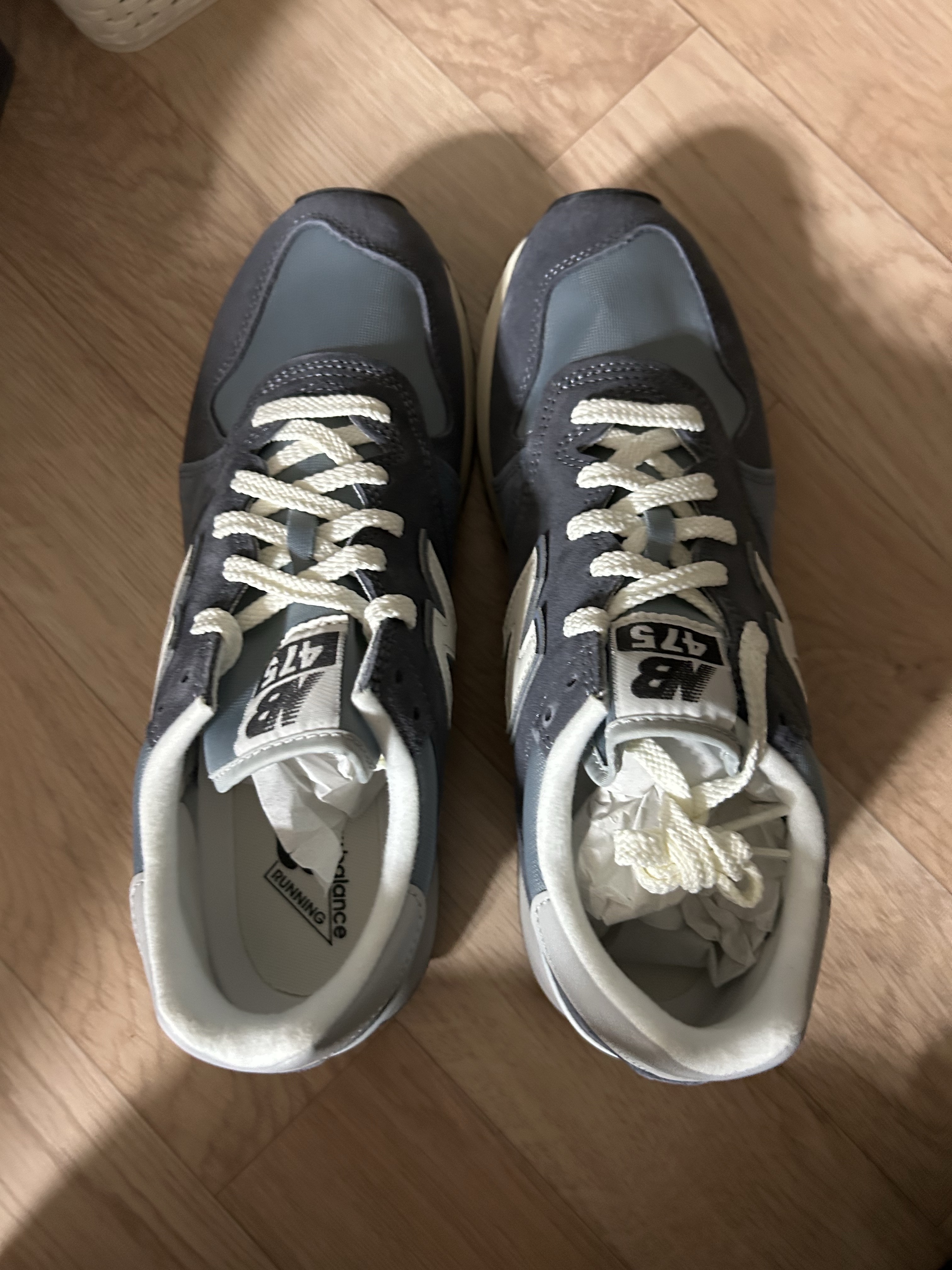 New Balance 475 Steel Dark Arctic Grey 착용 스타일
