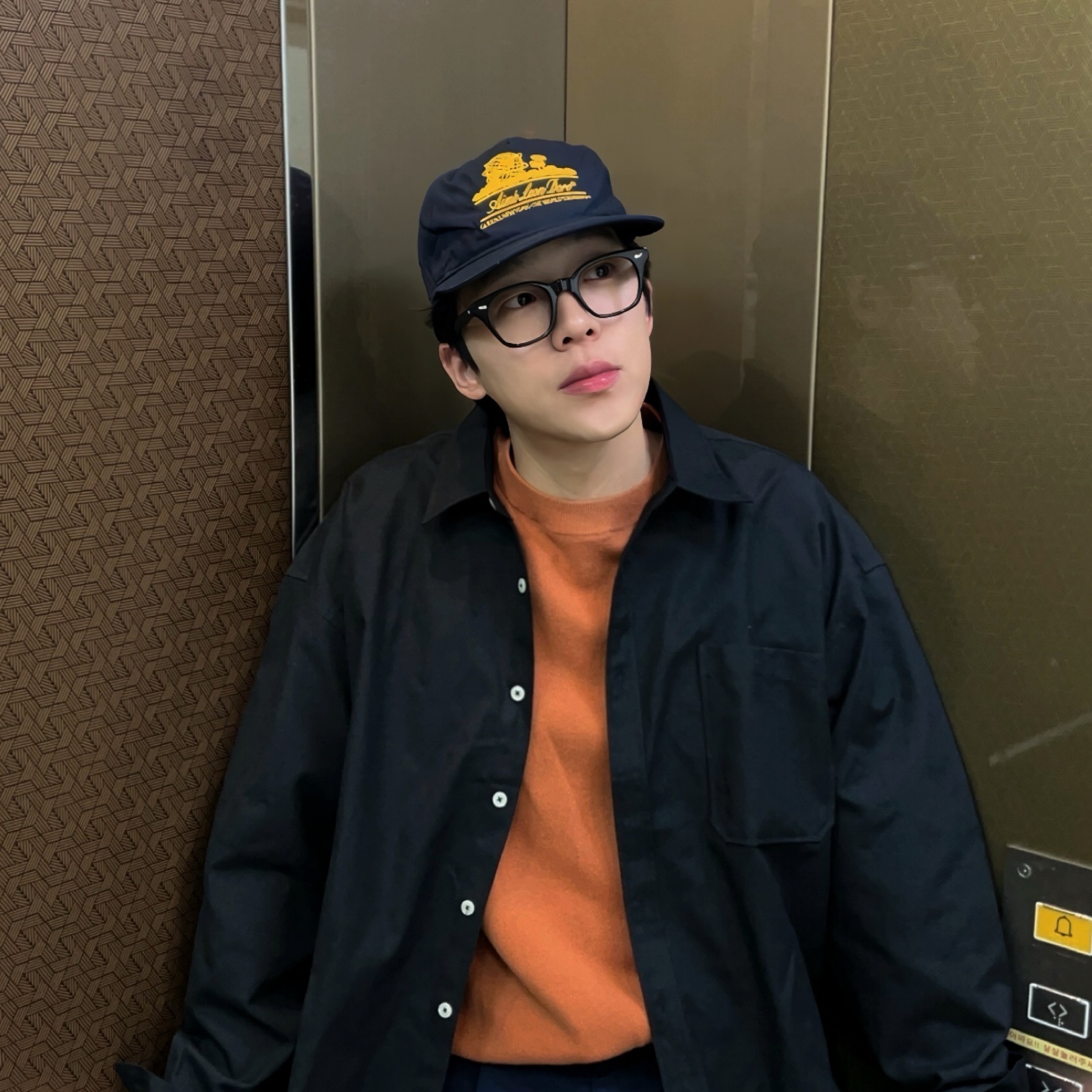 에메 레온 도르 유니스피어 햇 이브닝 블루 착용 스타일 - 1