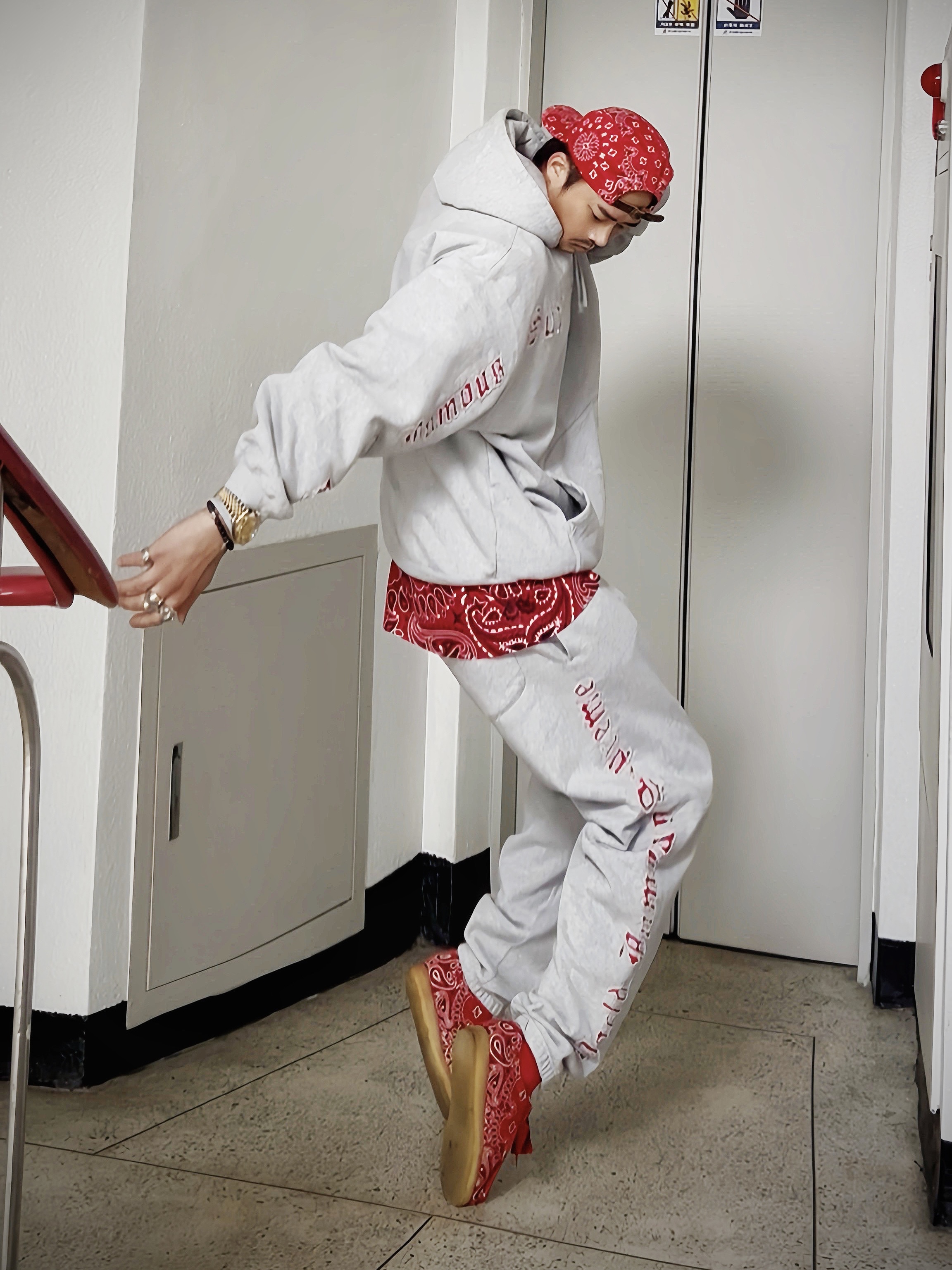 Supreme Bandana Camp Cap Red - 21SS, Supreme Small Box T-Shirt Red Bandana - 21SS 착용 스타일 - 1