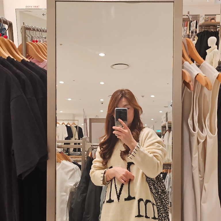 (W) Matin Kim Matin Big Logo Stitch Knit Pullover Ivory 착용 스타일