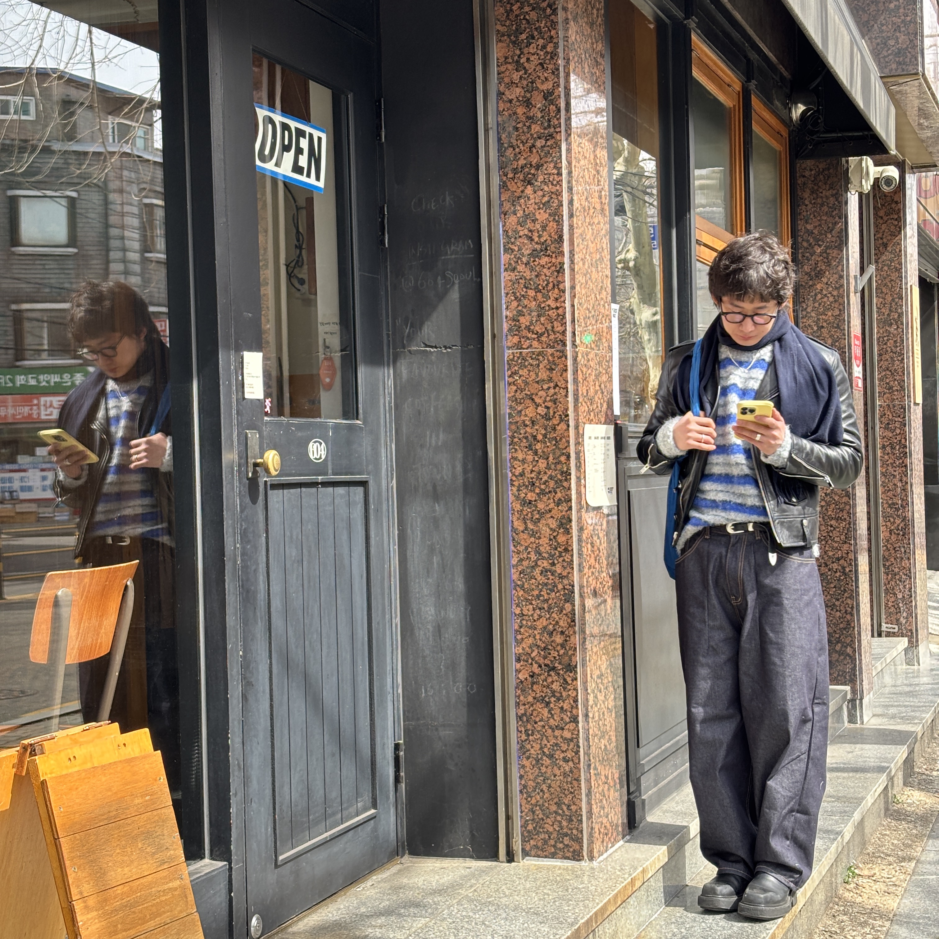 STU X HANK Stripe Hairy Knit Blue 착용 스타일 - 1