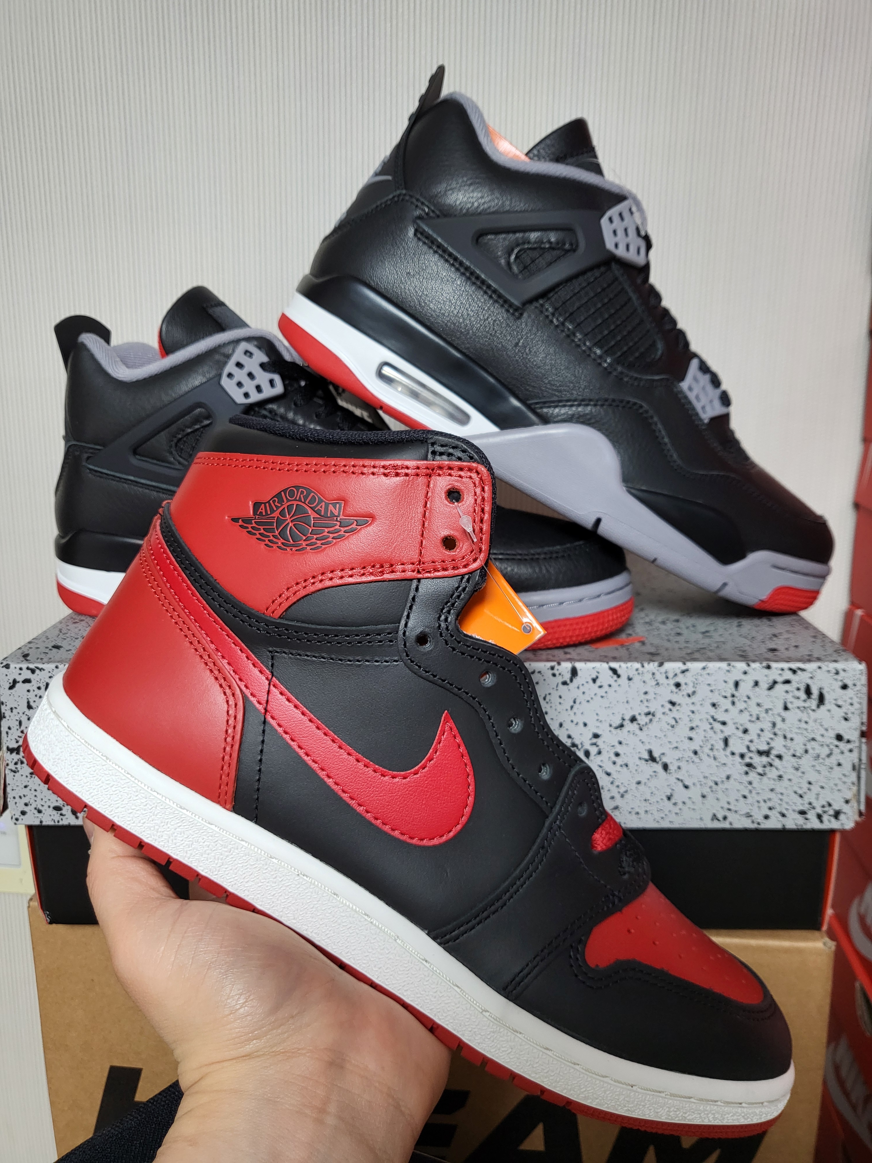 Jordan 1 High 85 Bred, Jordan 4 Retro Bred Reimagined 착용 스타일 - 1