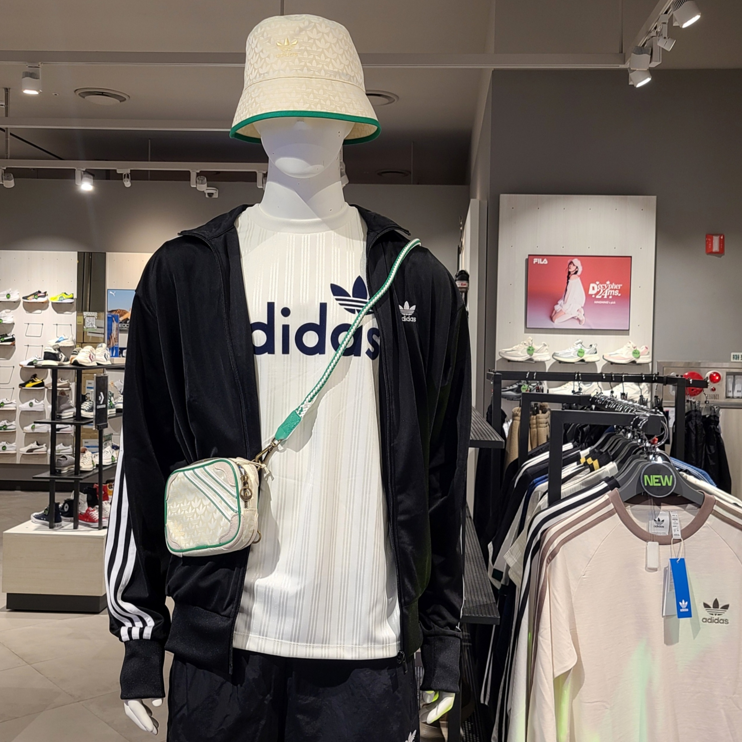 Adidas Adicolor Denim Firebird Track Top Medium Blue Denim - KR Sizing, (W) Adidas Knit Top Trace Brown - KR Sizing 착용 스타일 - 5
