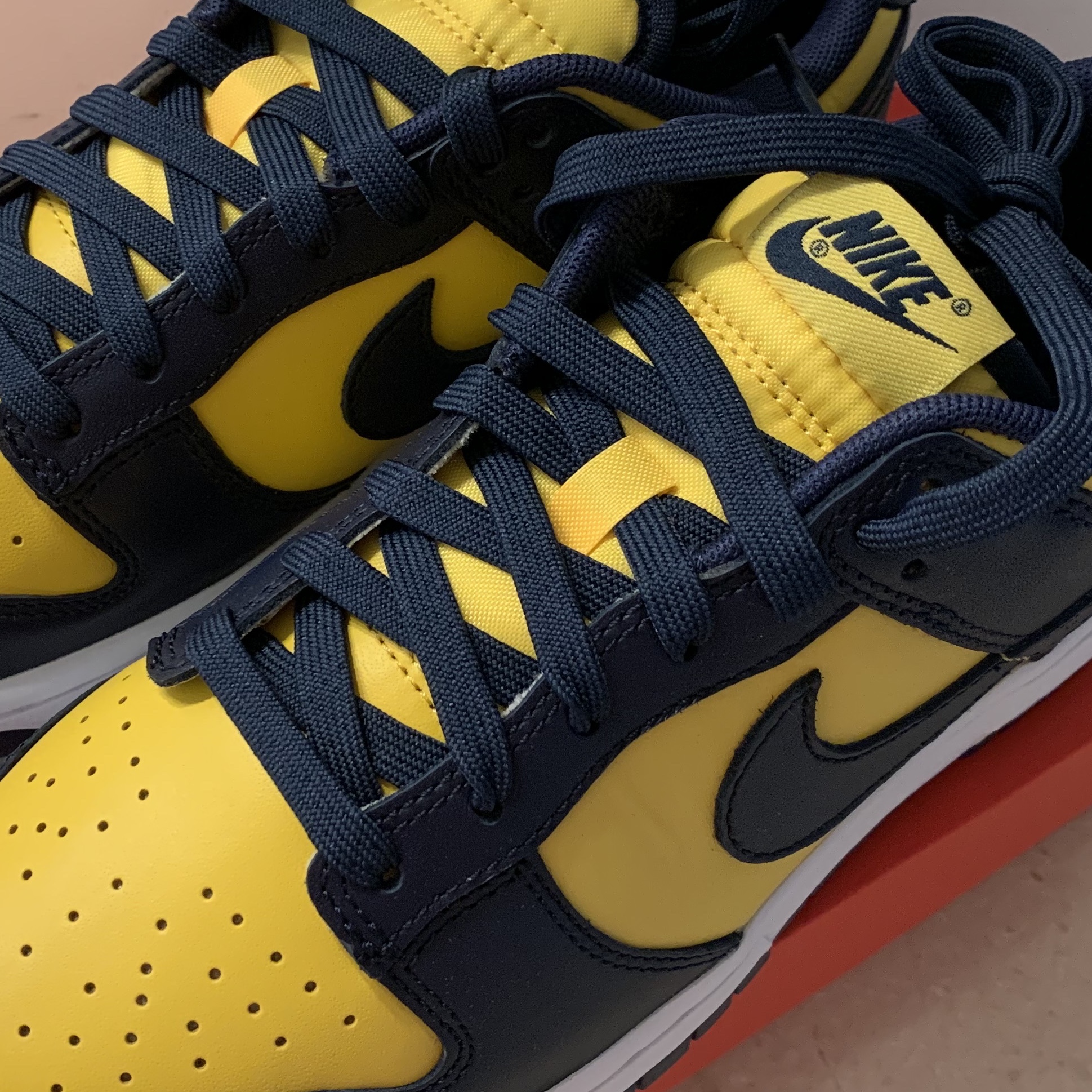 Nike Dunk Low Retro Varsity Maize 착용 스타일