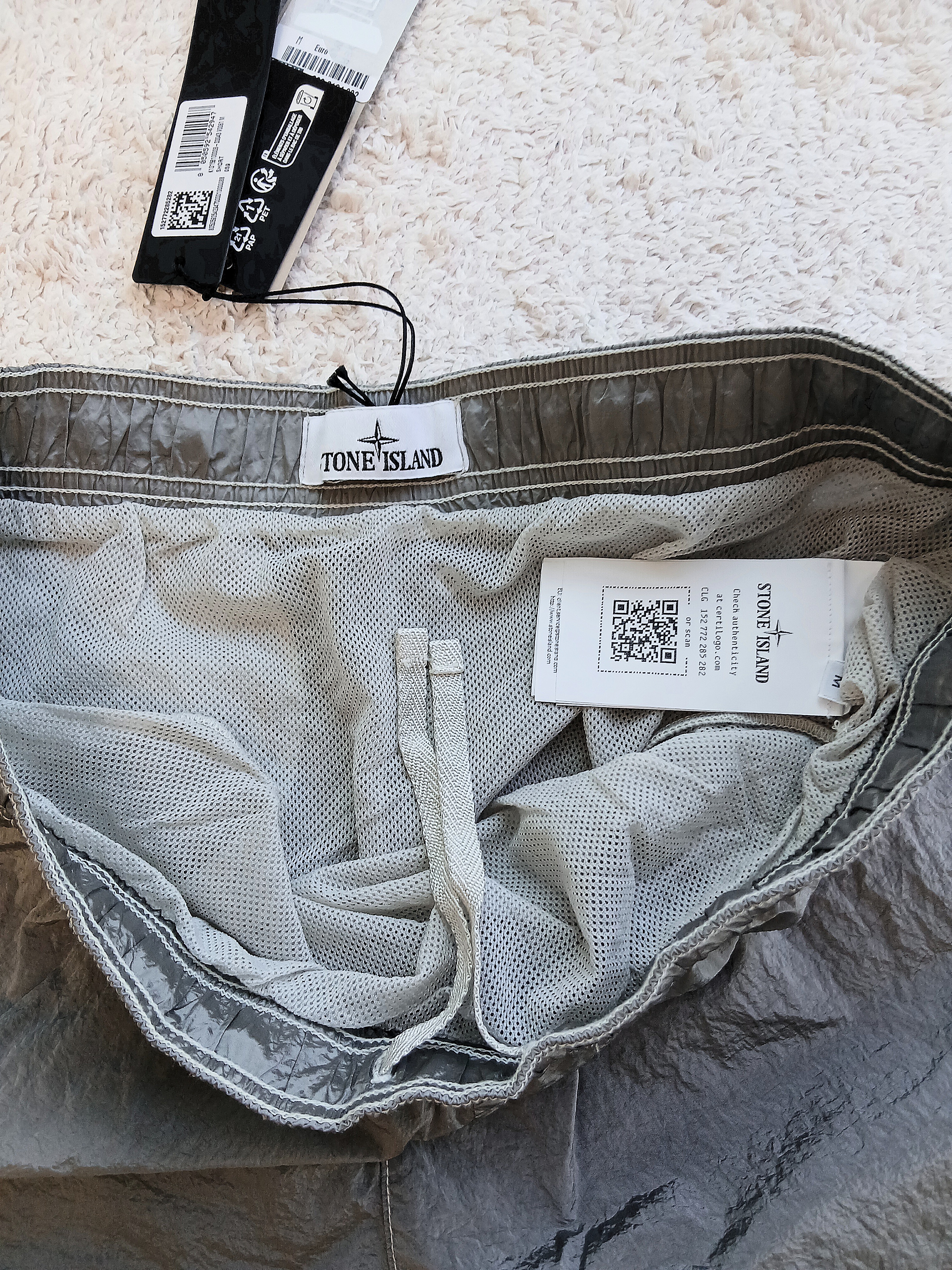 Stone Island B100009 Nylon Metal in Econyl Pocket Details Regular Fit Swim Trunks Pearl Grey - 25SS 착용 스타일 - 4