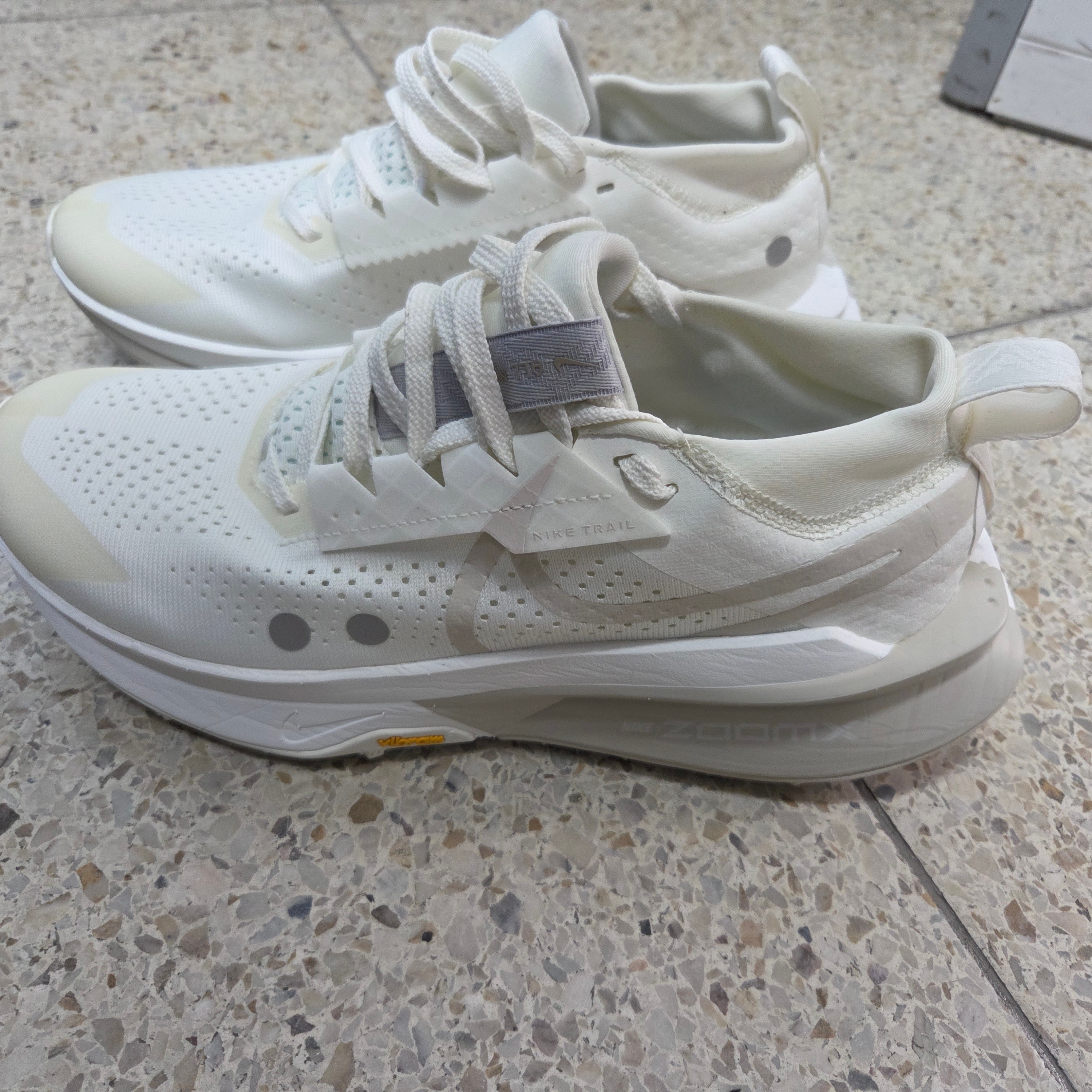 Nike ZoomX Zegama 2 Trail Sail Summit White 착용 스타일 - 1