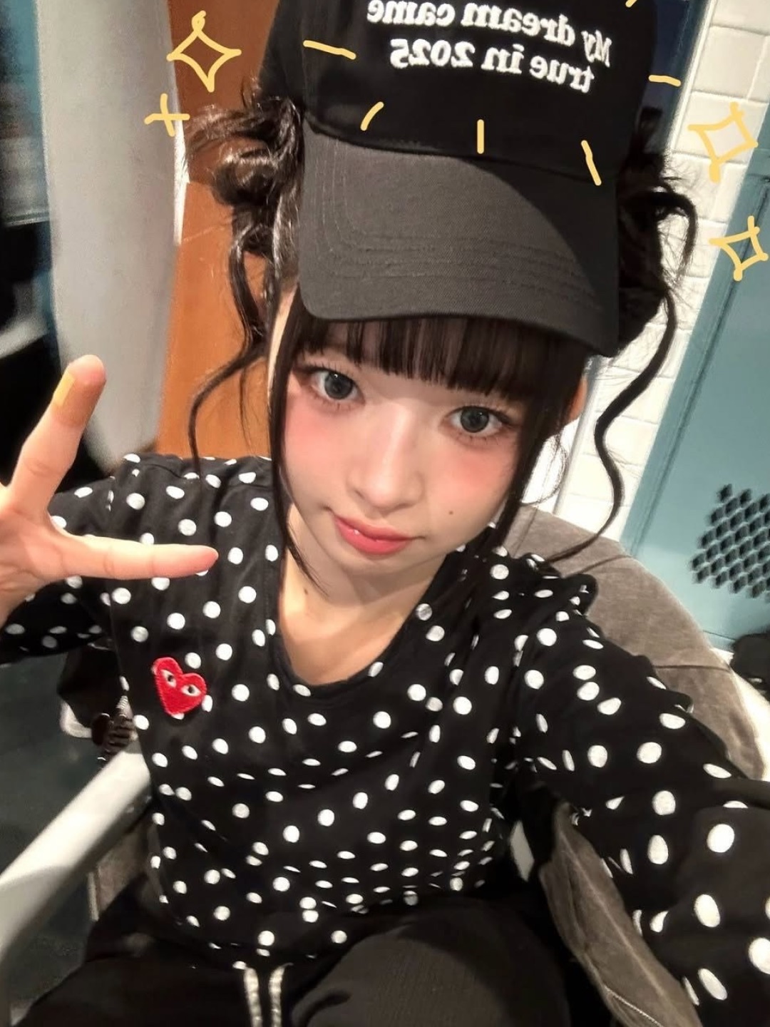 Play Comme des Garcons Polka Dot T-Shirt Black White, (W) Miu Miu Polka Dot Skirt Blue Ivory 착용 스타일 - 2