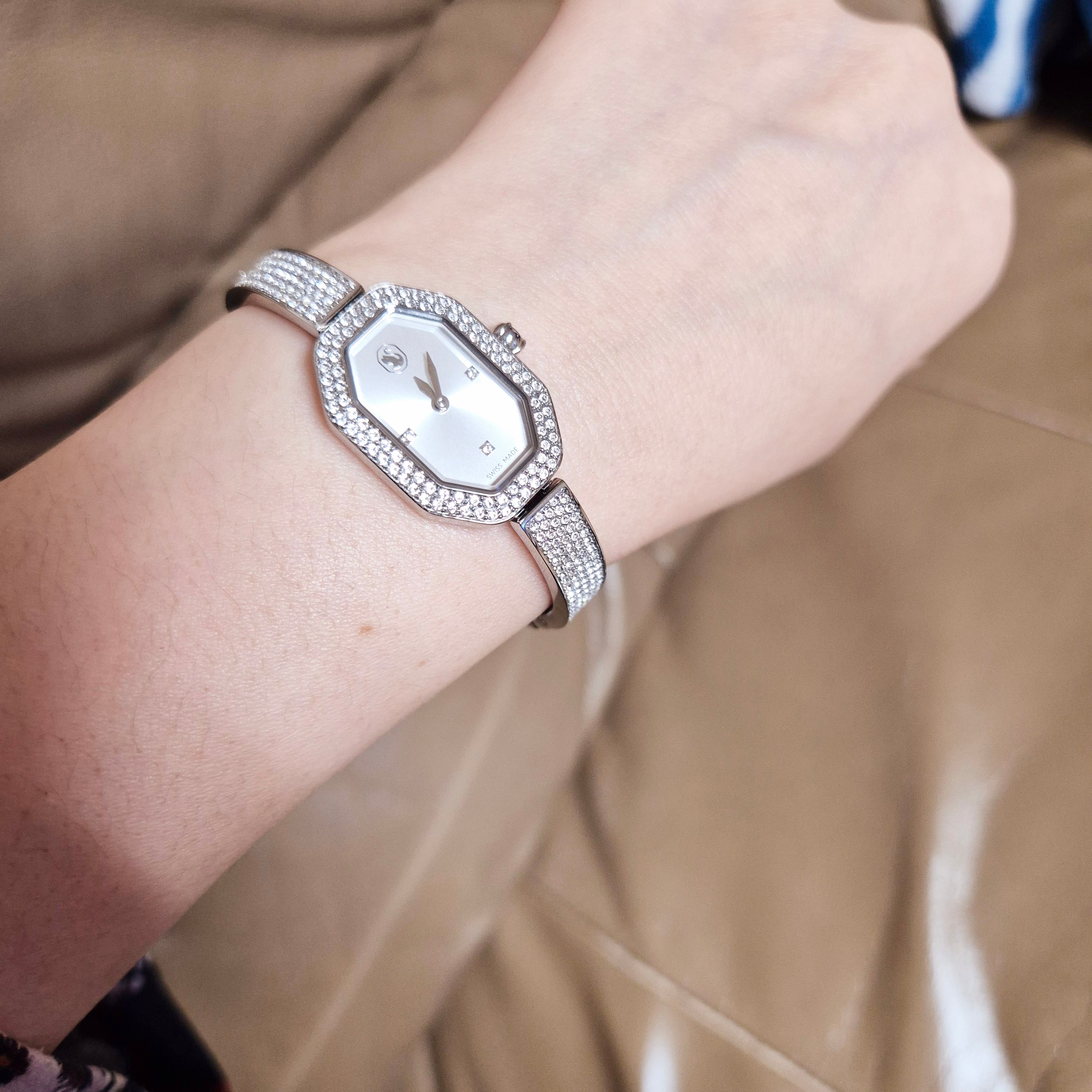 (W) Swarovski Dextera Bangle Watch Silver 착용 스타일