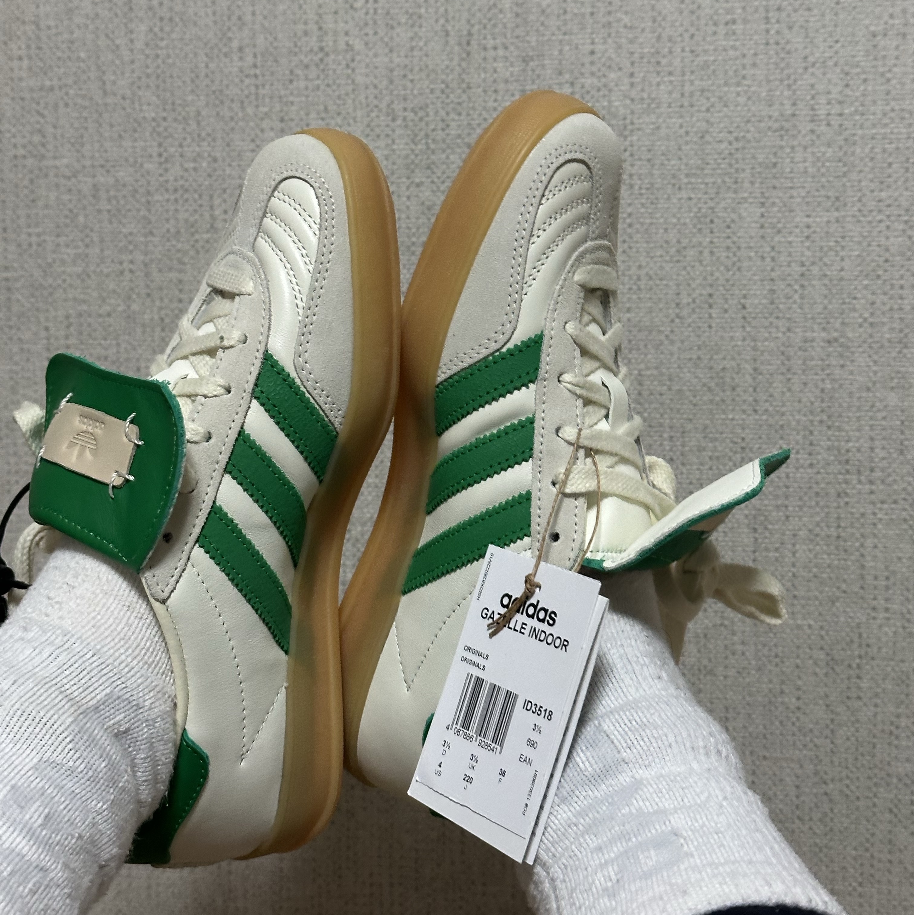 Adidas x Foot Industry Gazelle Indoor Off White Green 착용 스타일 - 2