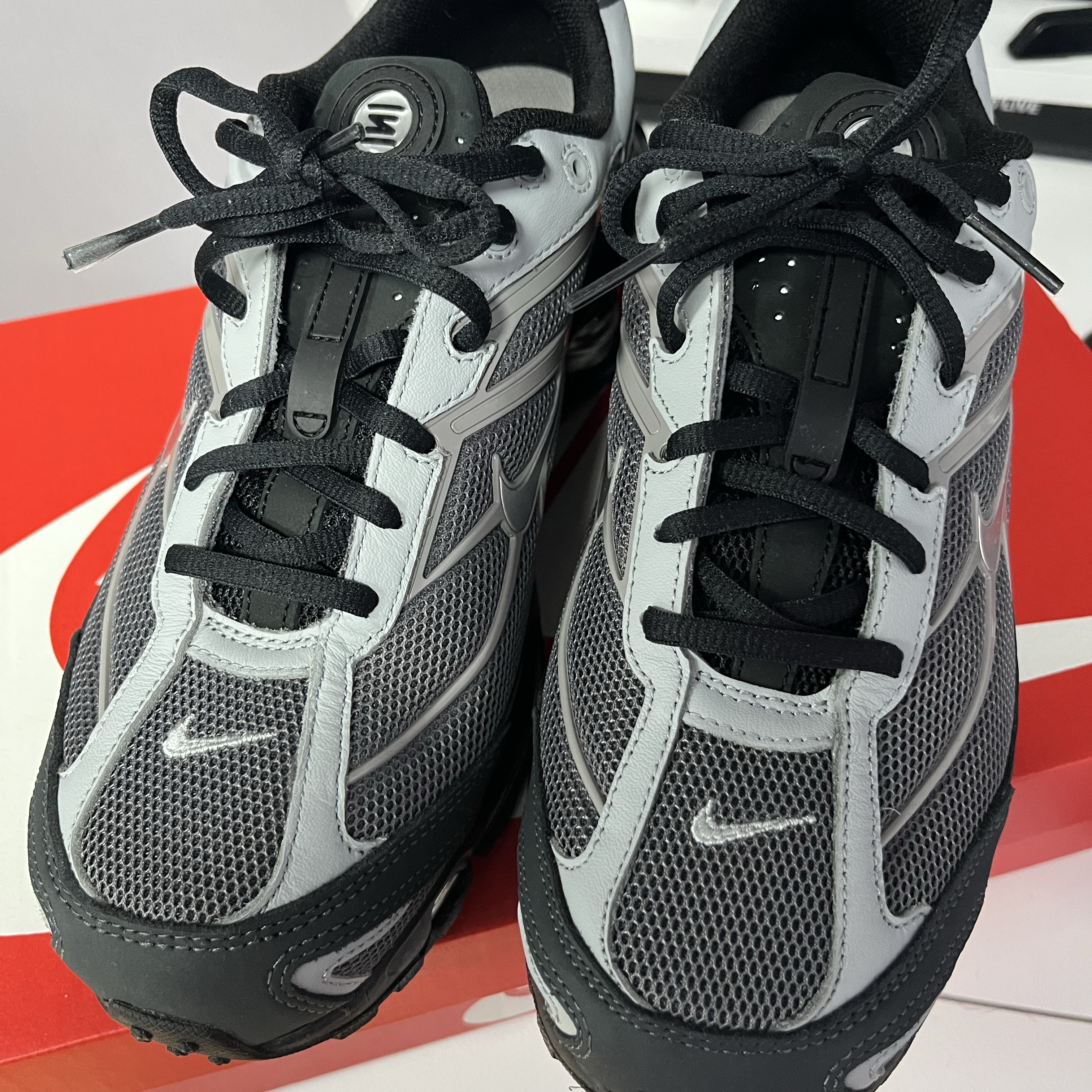 Nike Shox Ride 2 Light Graphite Anthracite 착용 스타일 - 1