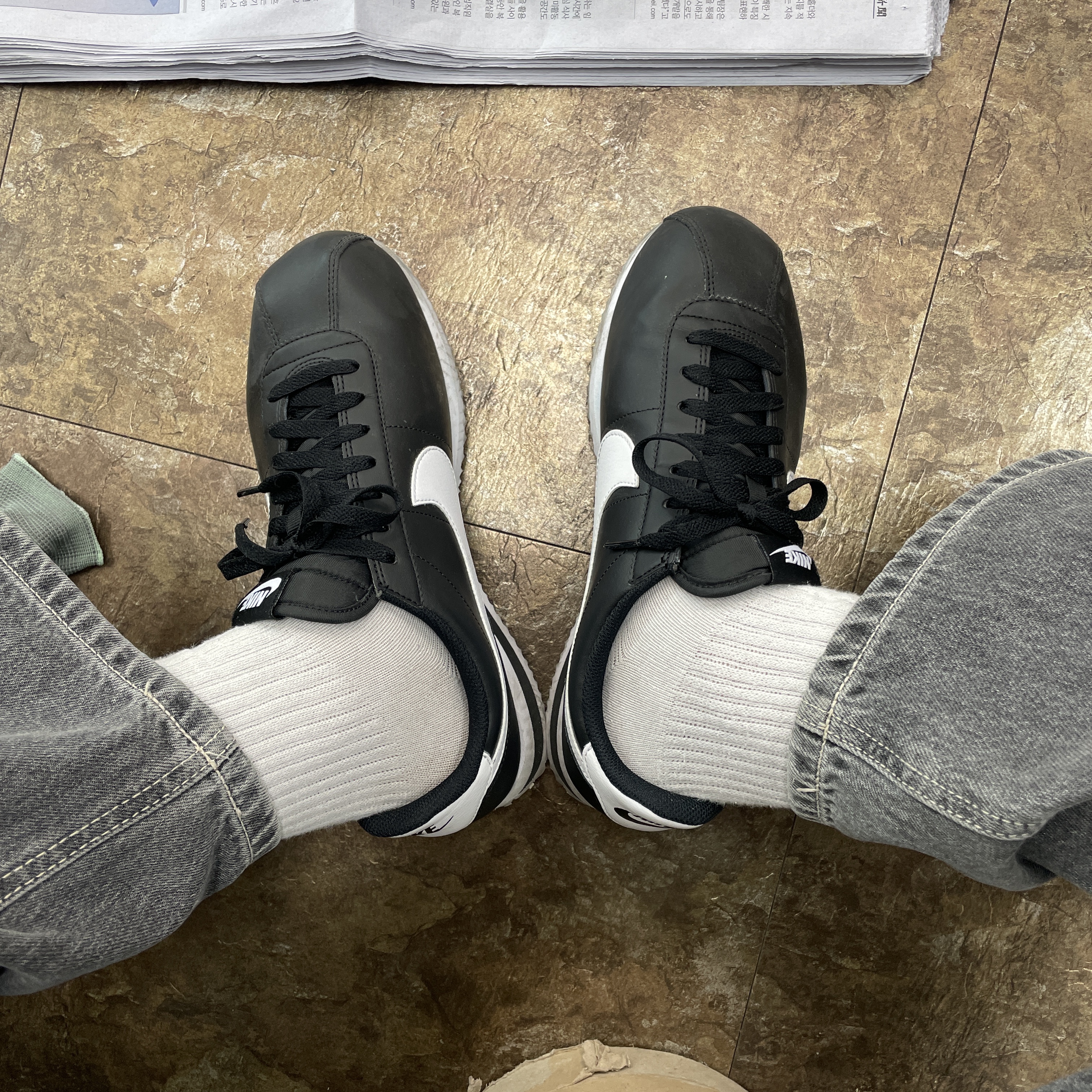 Nike Cortez Black White 착용 스타일