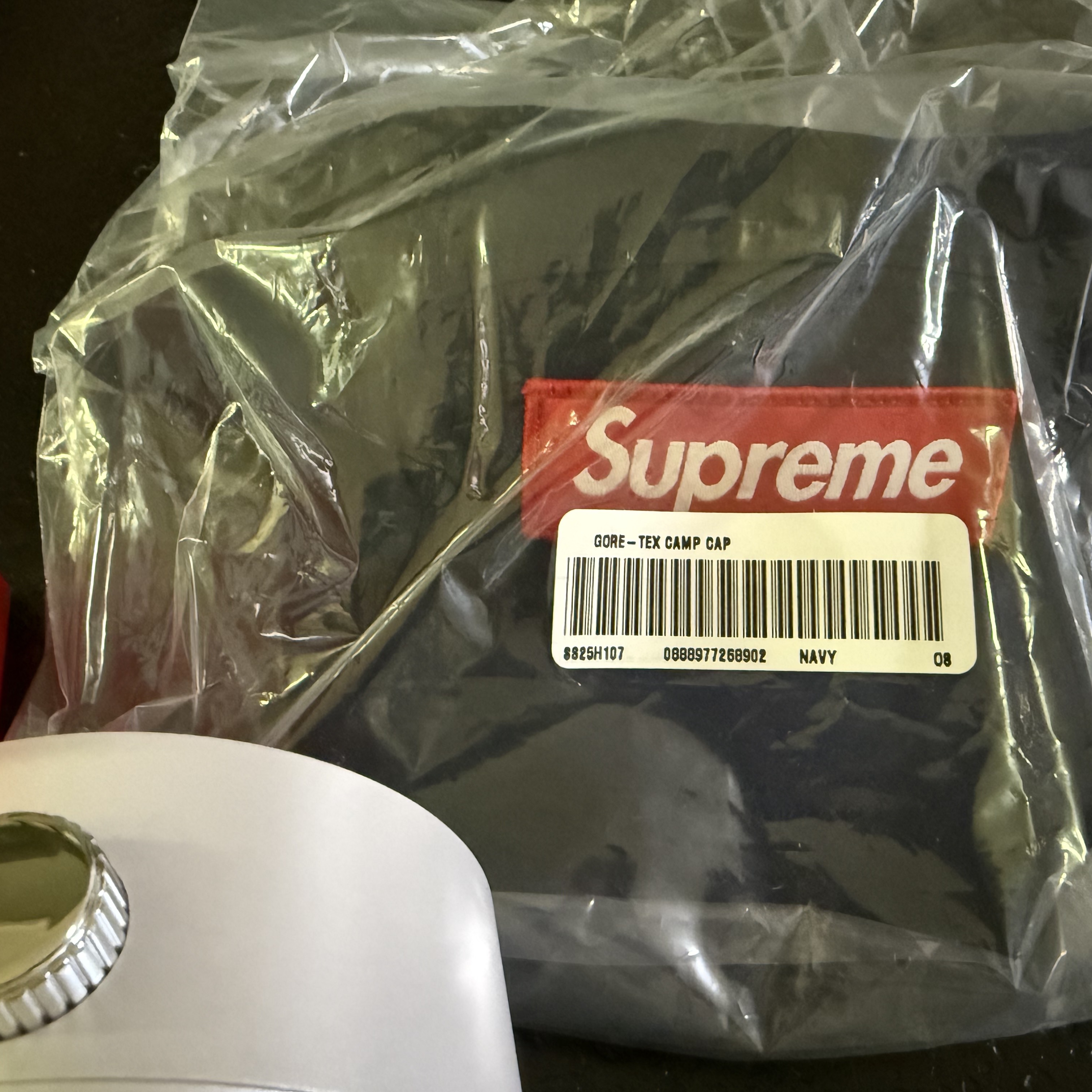 Supreme x Seiko Mai Alarm Clock White - 25SS, Supreme Gore-Tex Camp Cap Navy - 25SS 착용 스타일 - 2