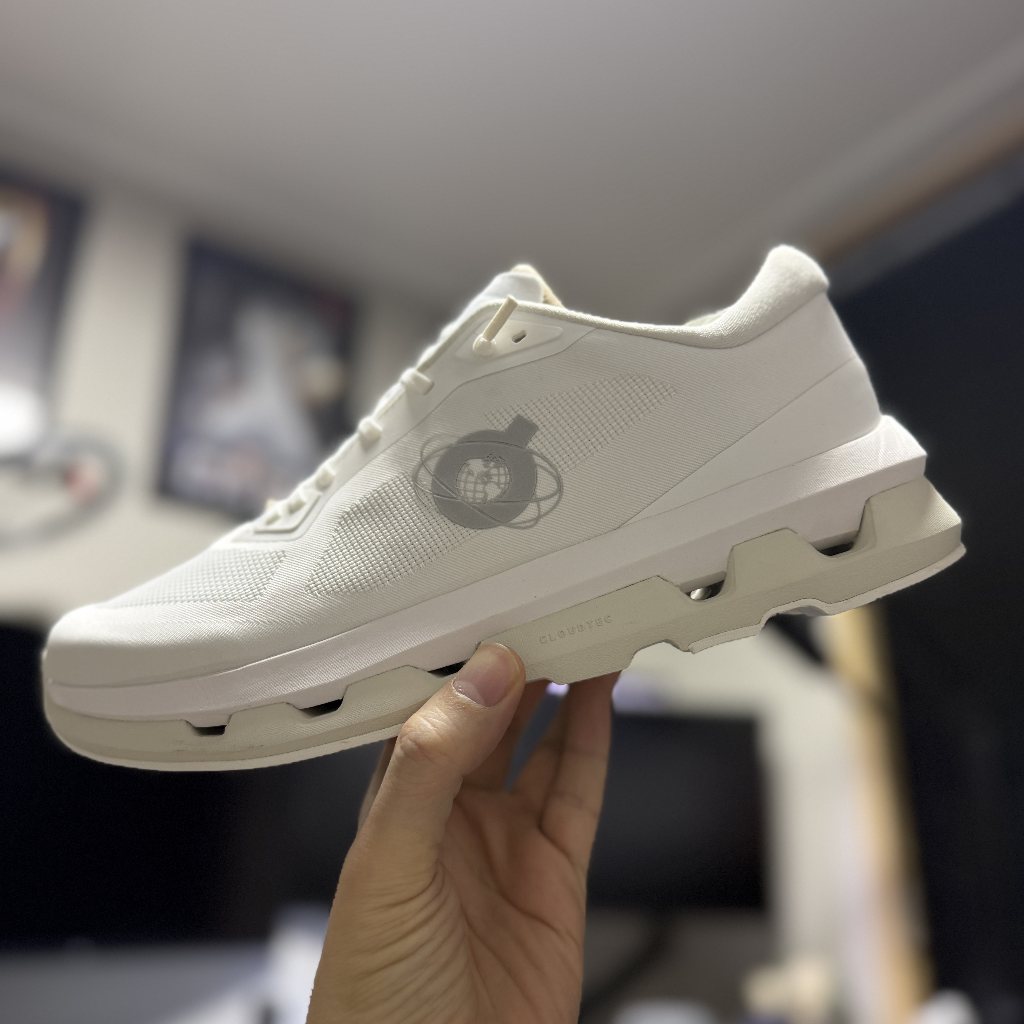 On Running x Kith Cloudzone White Ice 착용 스타일 - 2