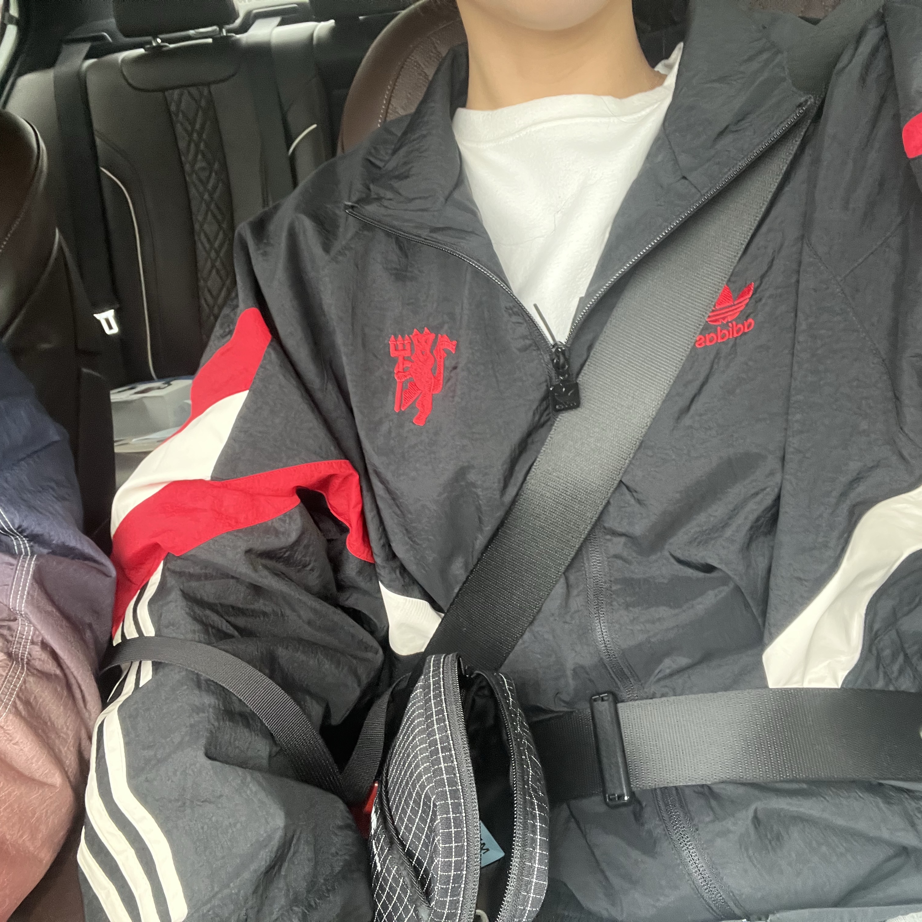 Adidas Manchester United Originals Track Top Black Red - KR Sizing, Supreme Shoulder Bag Black - 24SS 착용 스타일