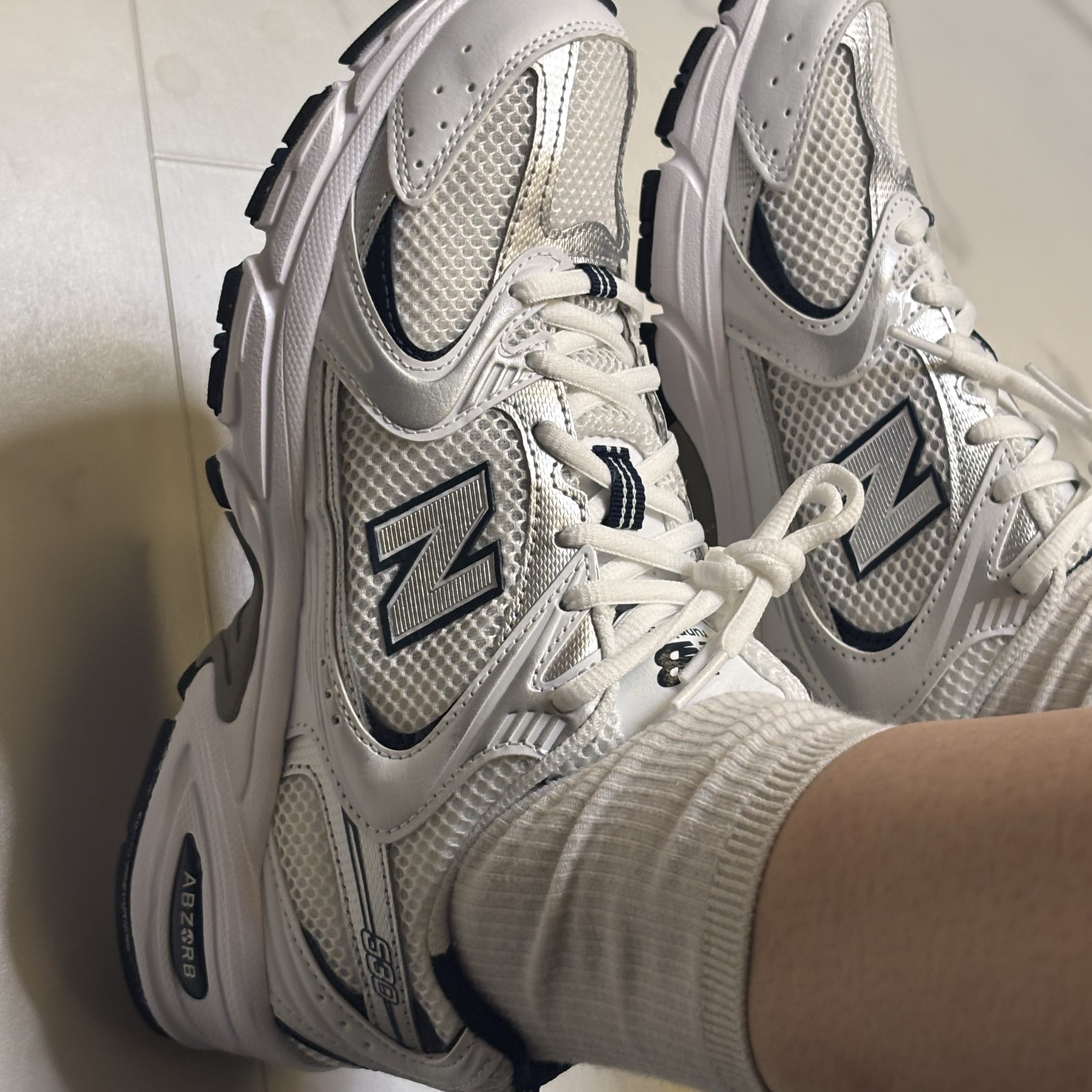 New Balance 530 White 착용 스타일