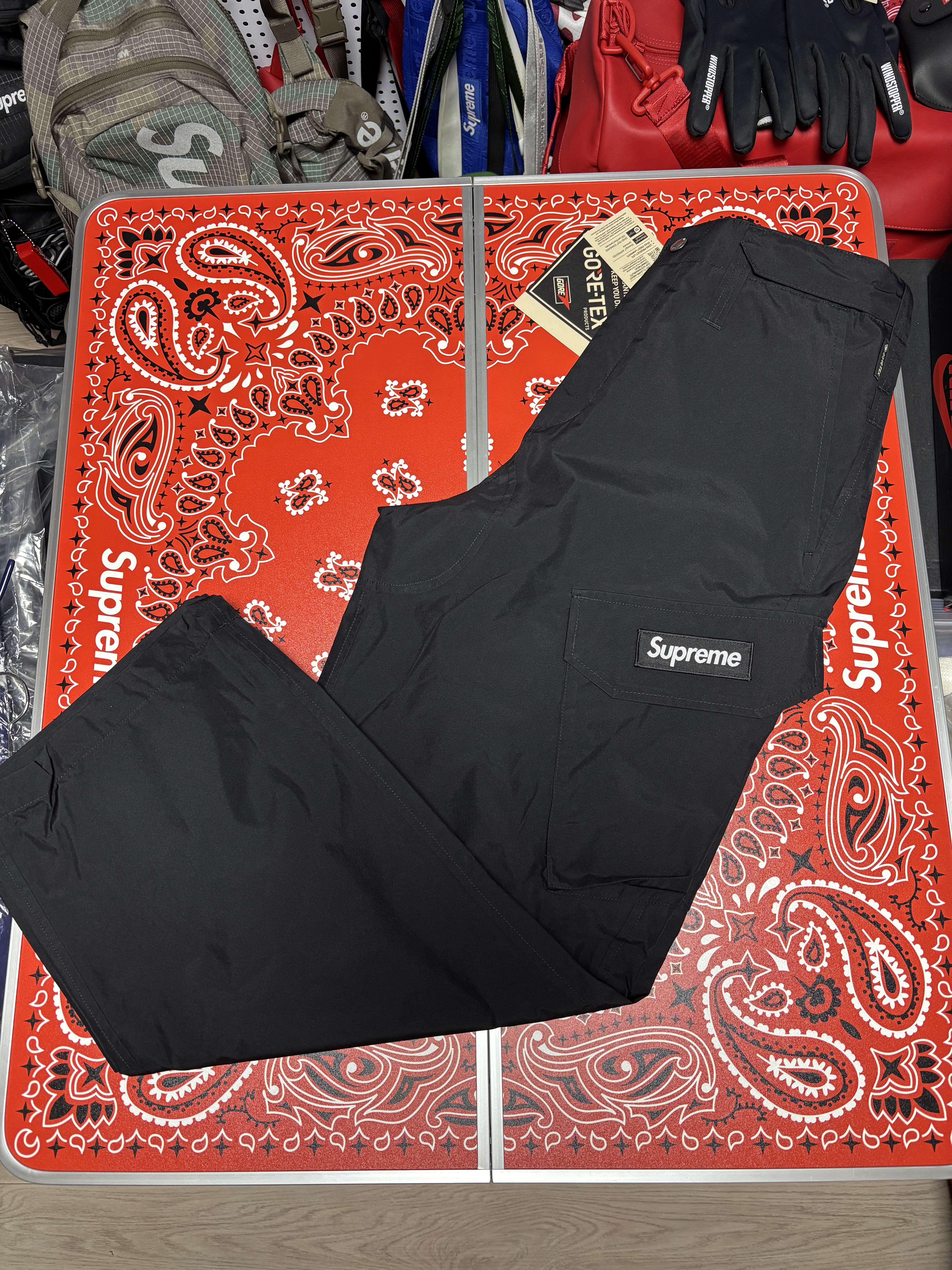 Supreme Gore-Tex Cargo Pant Black - 25SS 착용 스타일 - 1