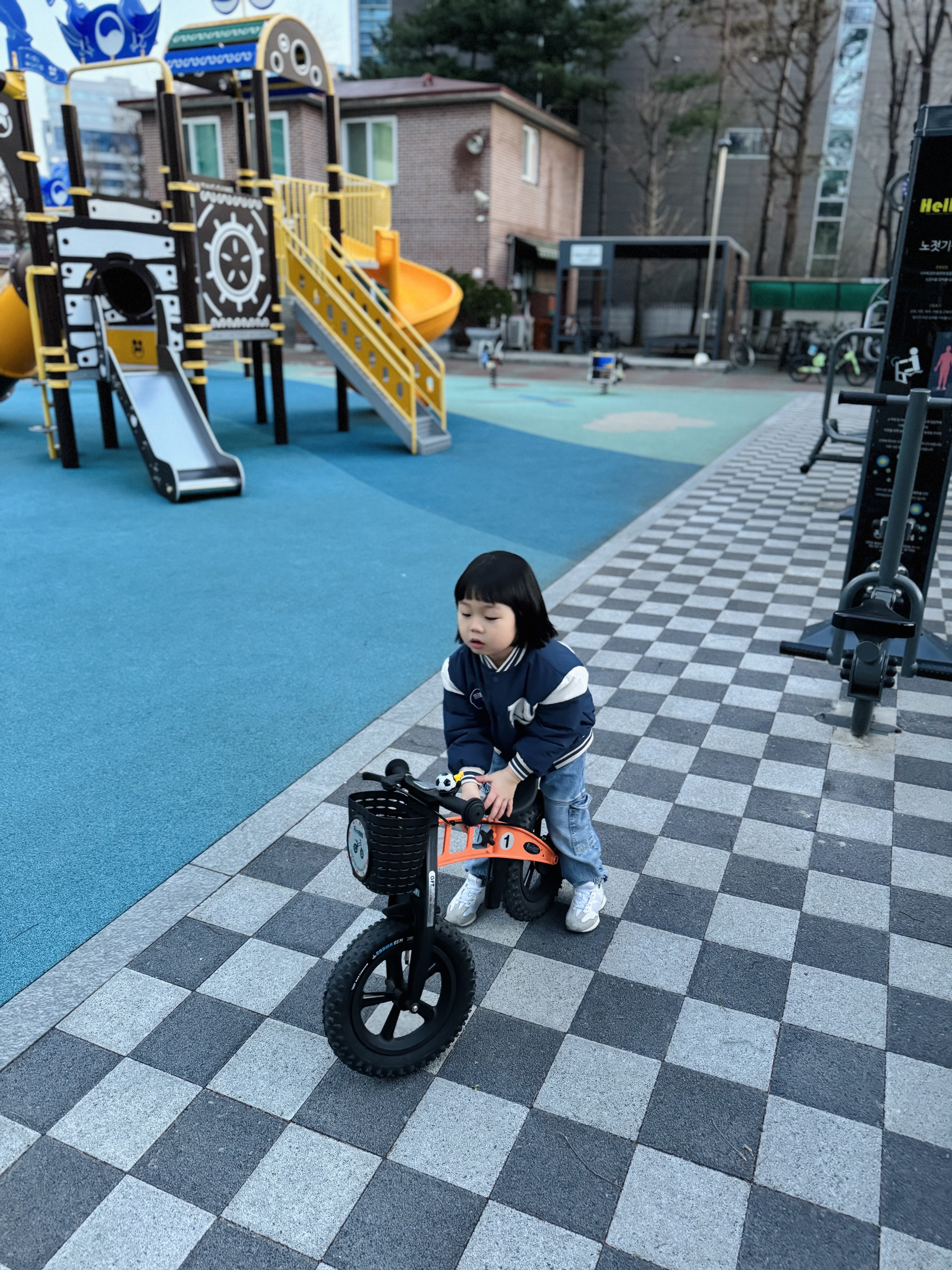 (TD) New Balance 327 Moonbeam - W Wide 착용 스타일 - 4