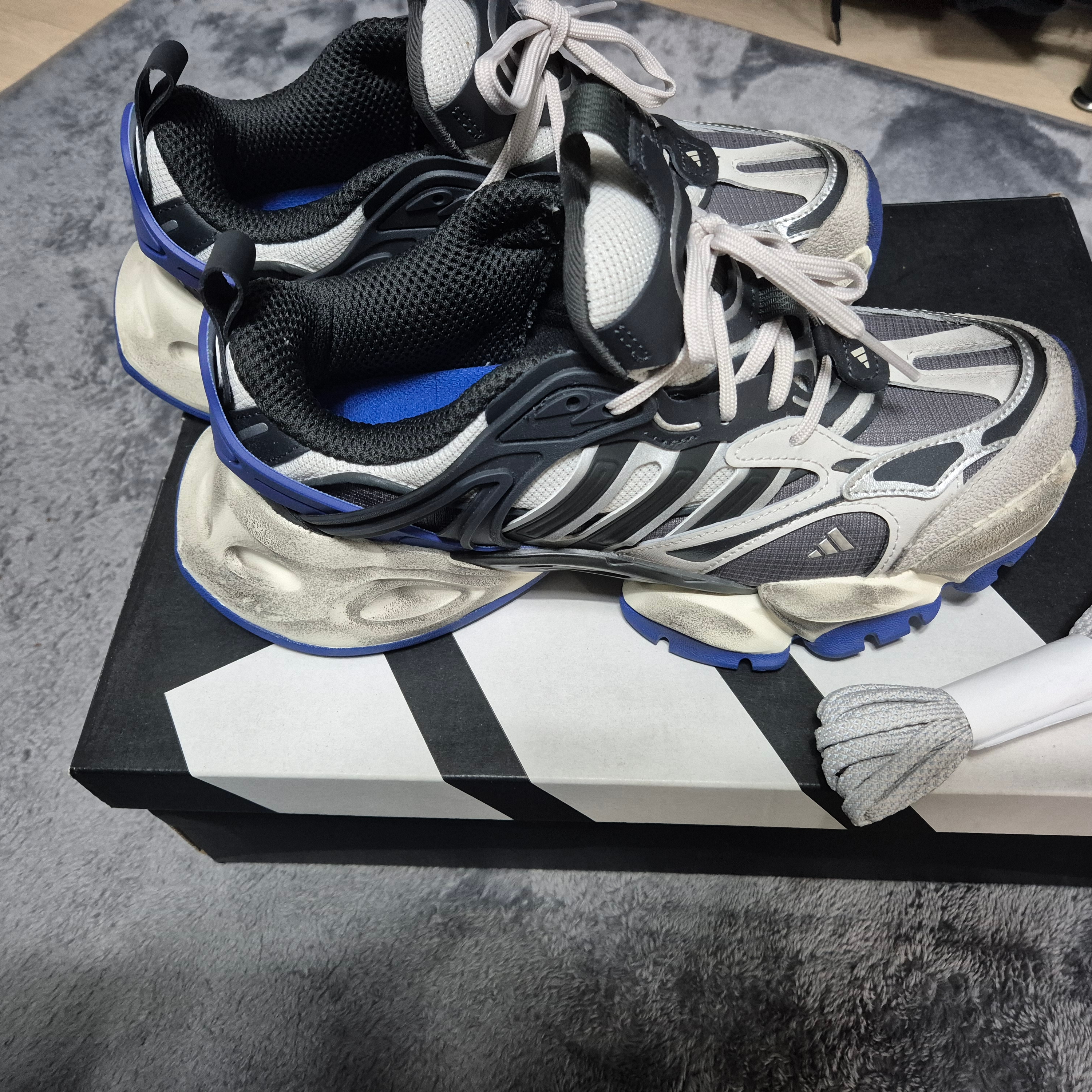 Adidas Vento XLG Deluxe Sneakers Grey 착용 스타일 - 1
