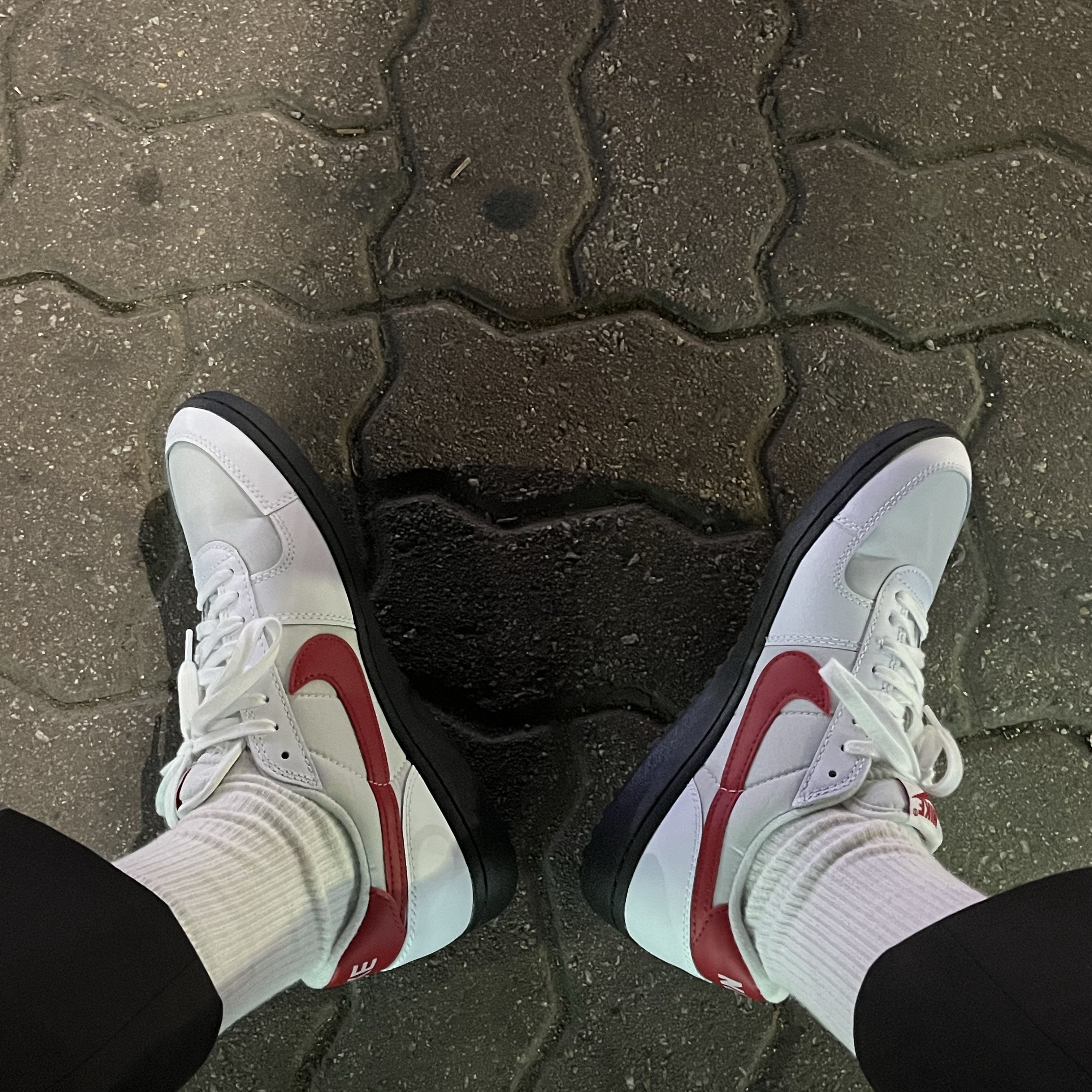 Nike Field General 82 SP White and Varsity Red 착용 스타일