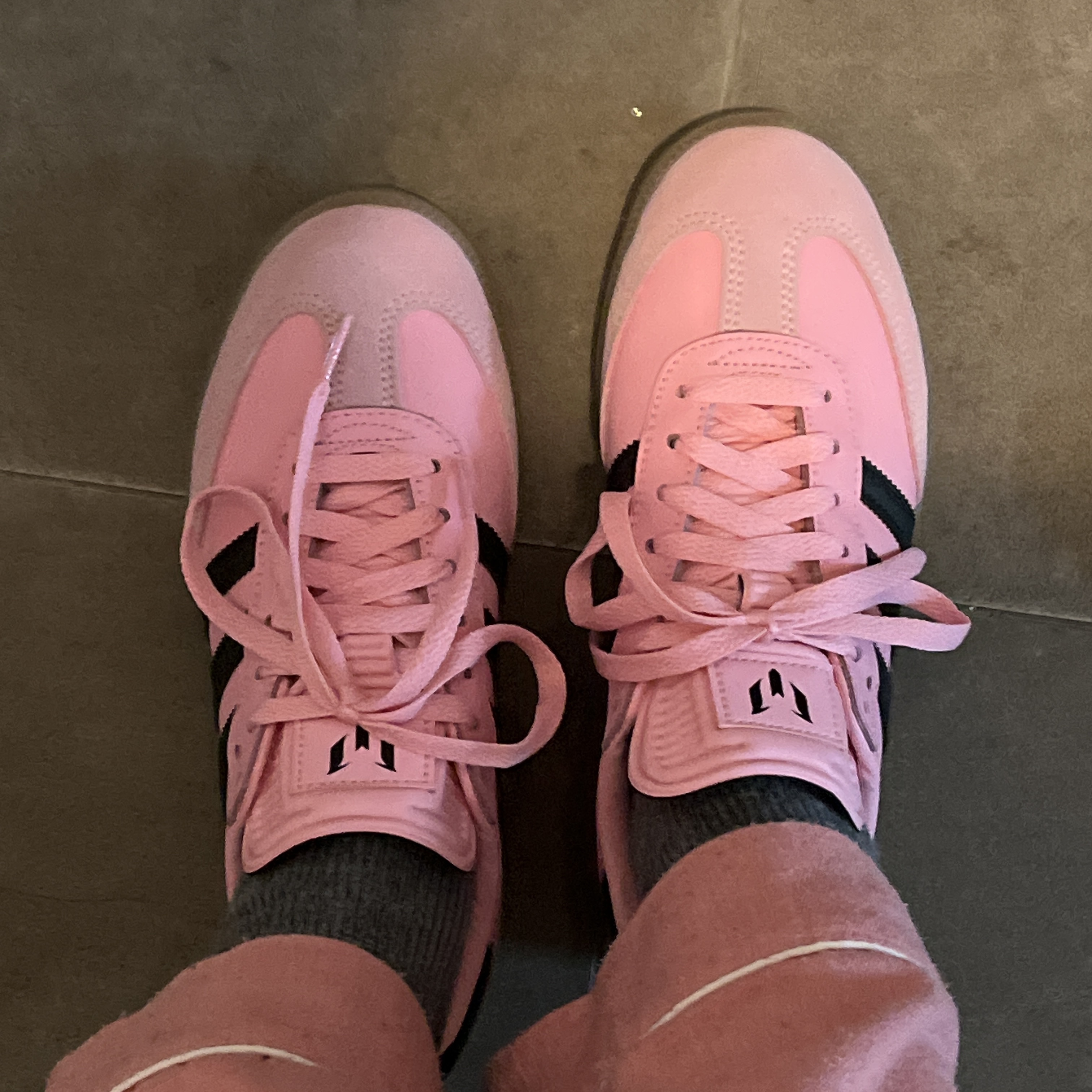 Adidas x Inter Miami CF Samba Pink Core Black 착용 스타일