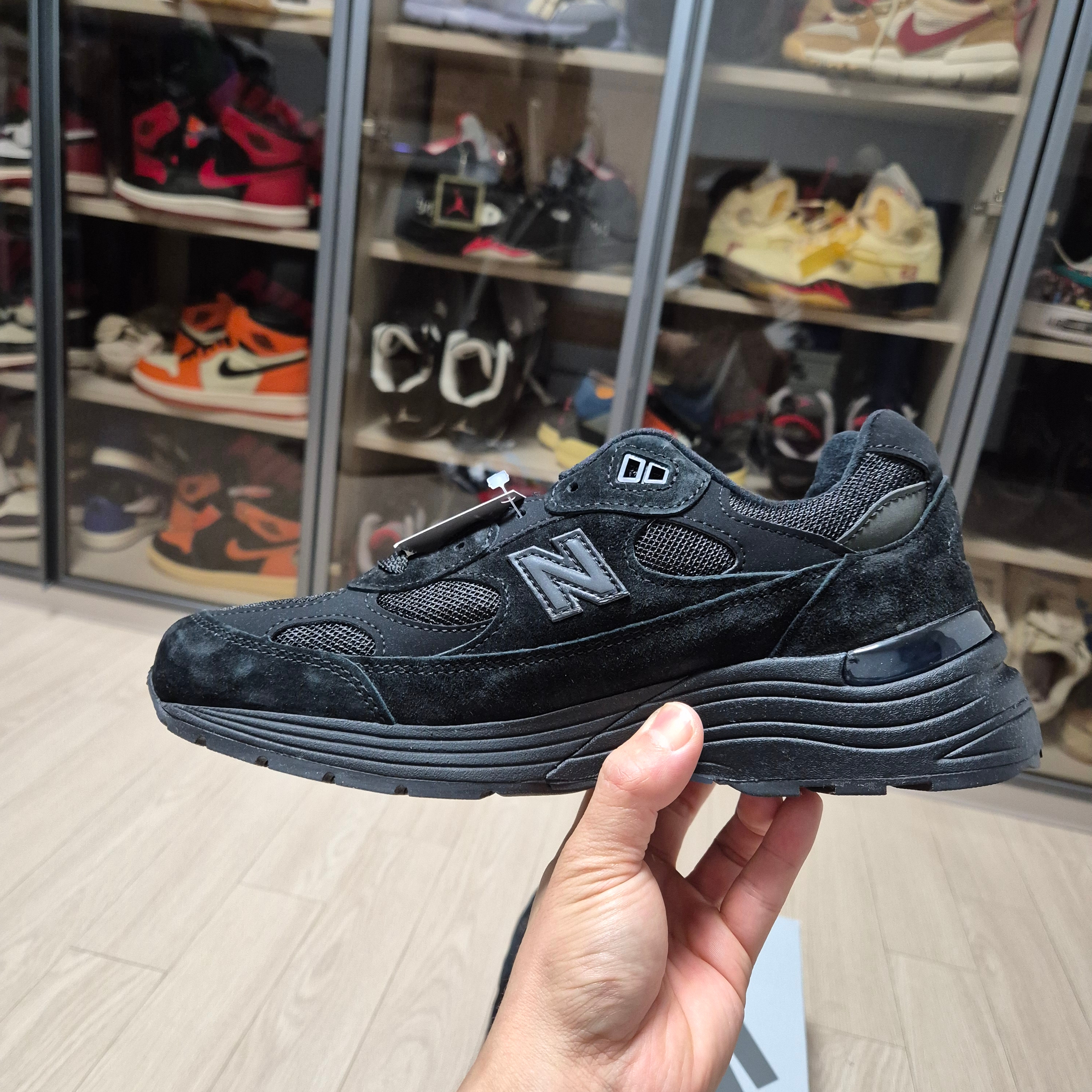 New Balance 992 Made in USA Triple Black 착용 스타일 - 6