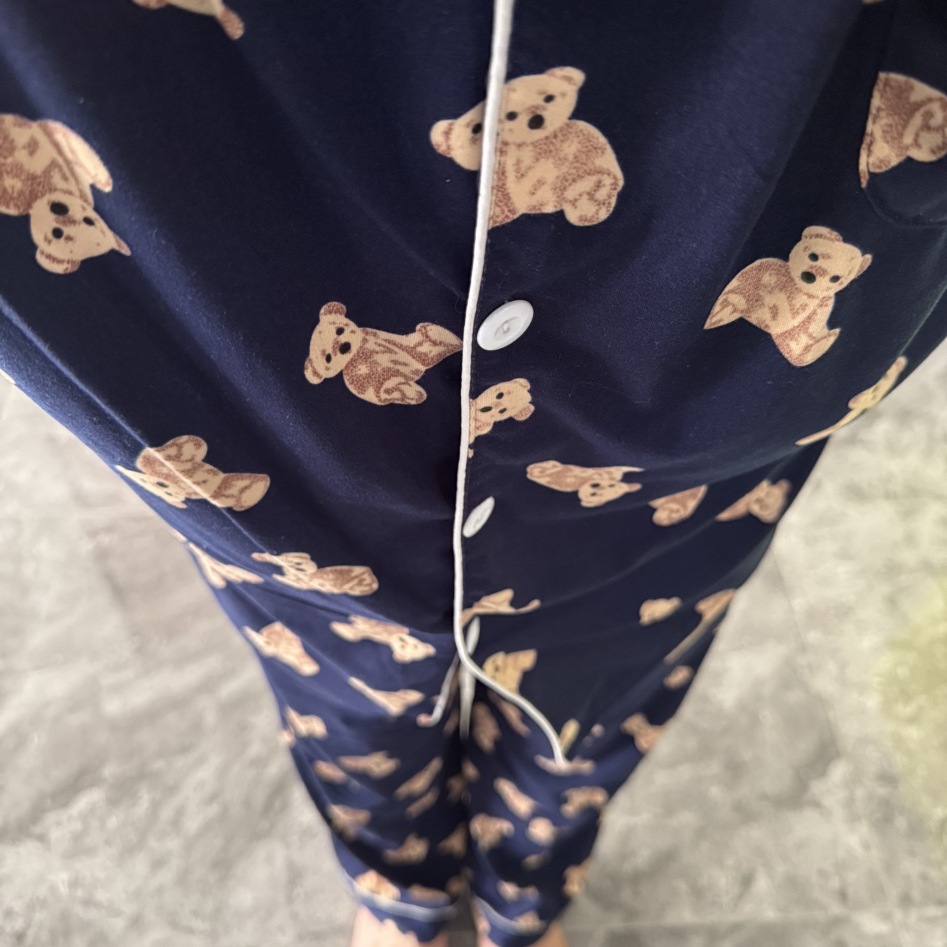 [3% 적립] Aone Unisex Peach Fleece Teddy Bear Collar Longsleeve Pajama Set Navy 착용 스타일 - 1