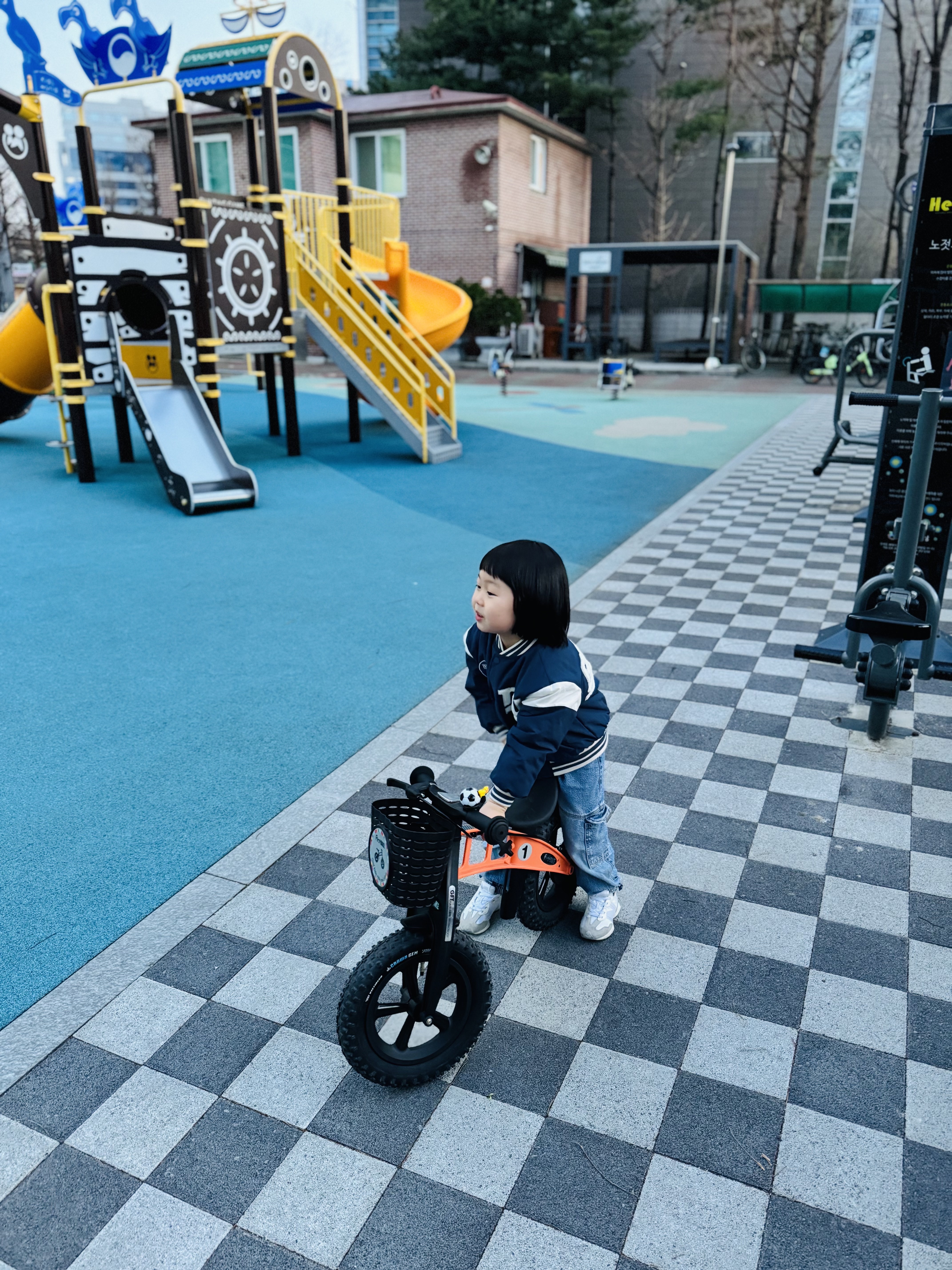 (TD) New Balance 327 Moonbeam - W Wide 착용 스타일 - 3