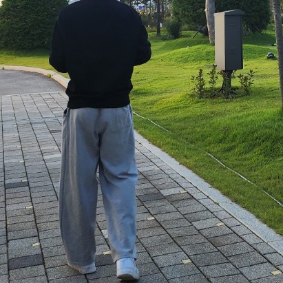 AMI de Coeur Sweatshirt Black, Nike Air Force 1 '07 Low White 착용 스타일