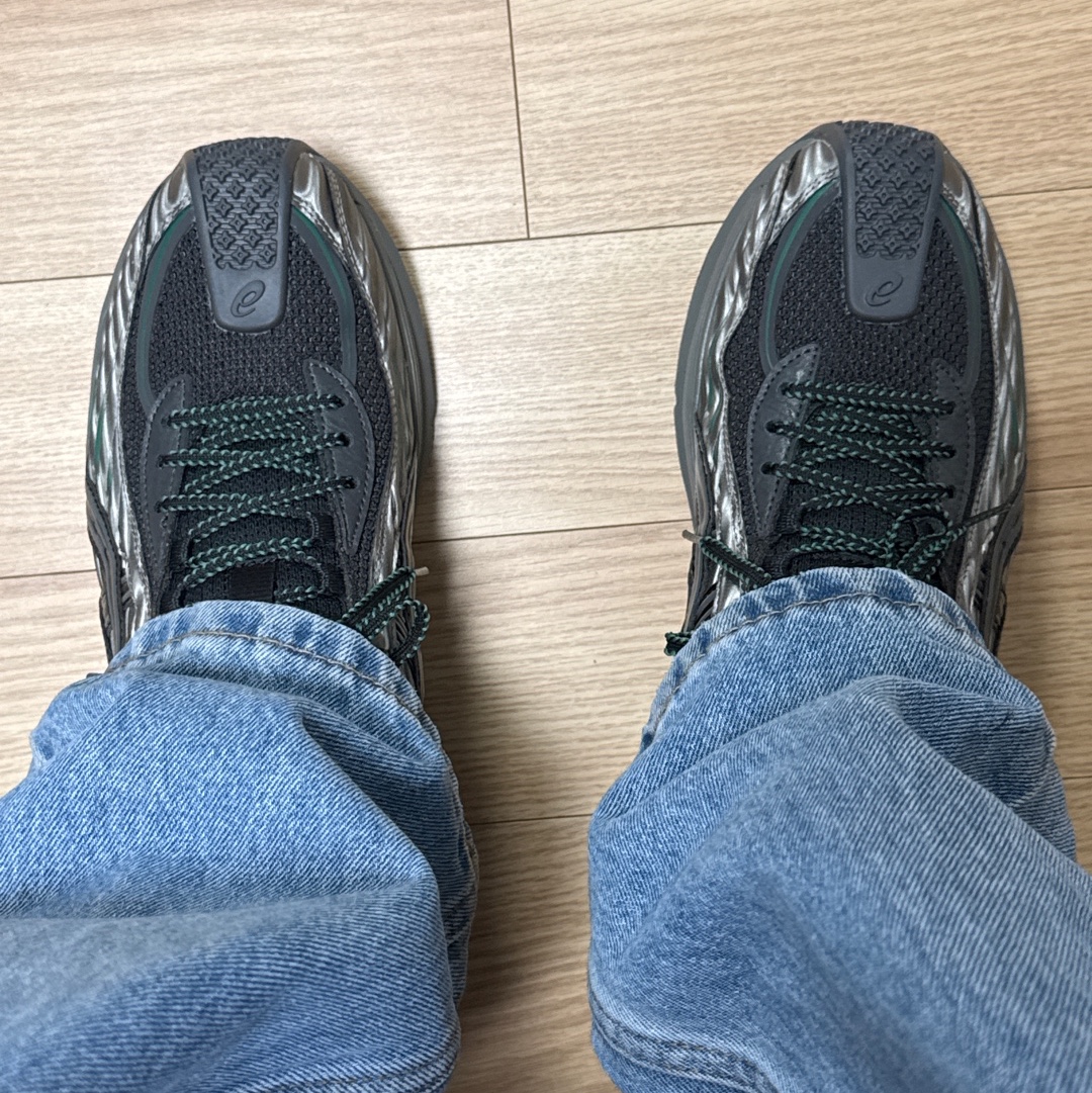 (W) Asics x Kiko Kostadinov Gel-Flammae Grey Black 착용 스타일 - 3