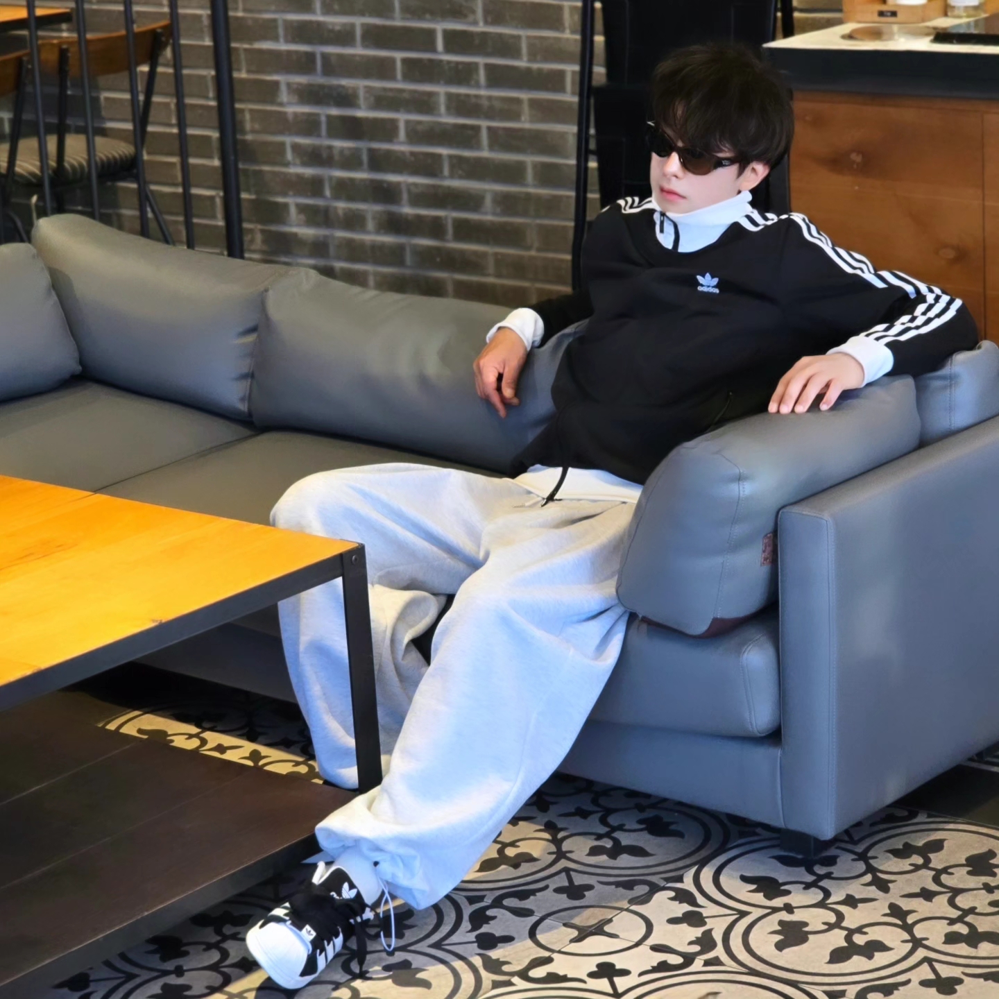 Adidas Adicolor Classics Beckenbauer Track Jacket Black - KR Sizing, Adidas Adicolor Classics Beckenbauer Track Jacket Black - US Sizing 착용 스타일 - 3