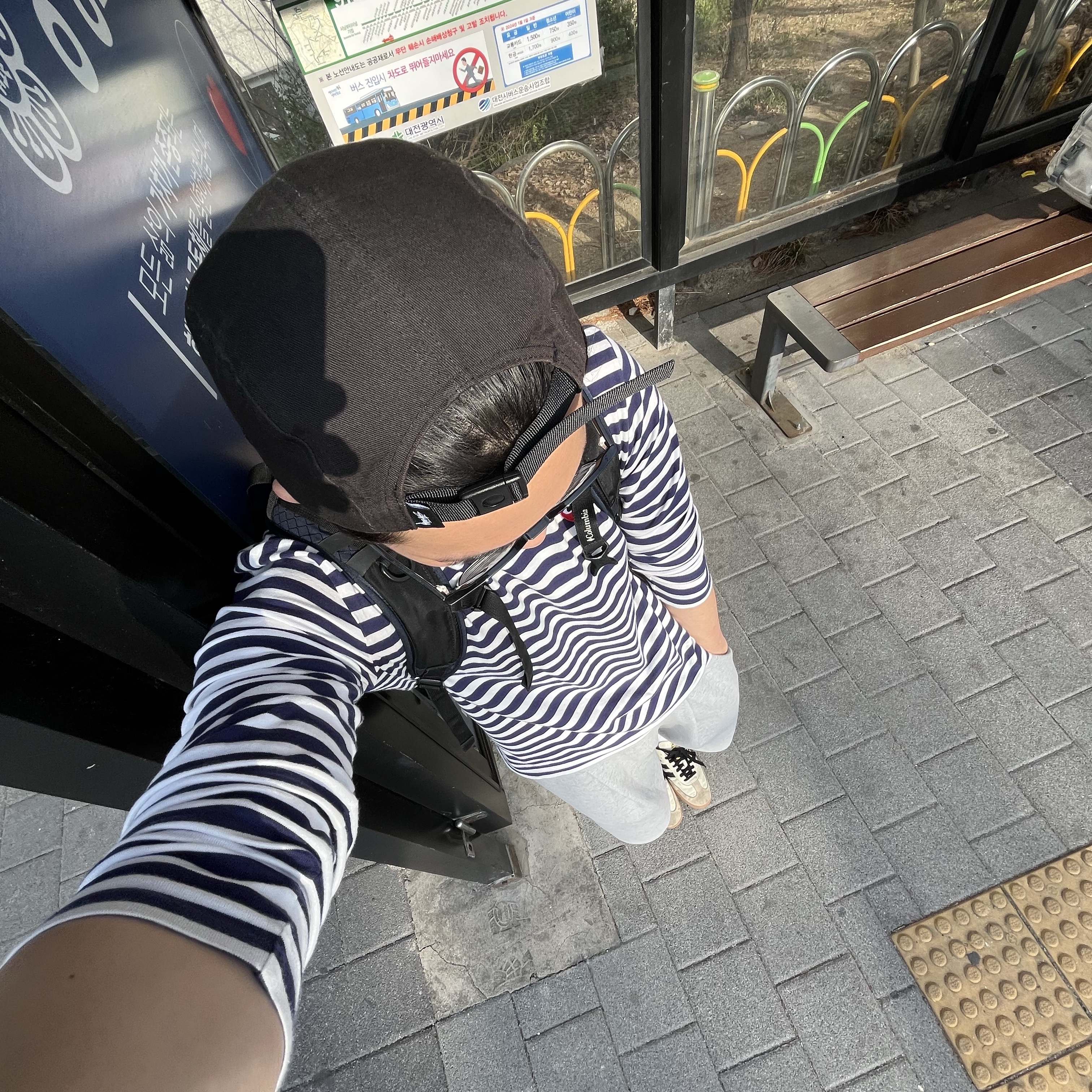 Play Comme des Garcons Striped LS T-Shirt Black White, (W) Adidas Samba OG Cream White Core Black 착용 스타일