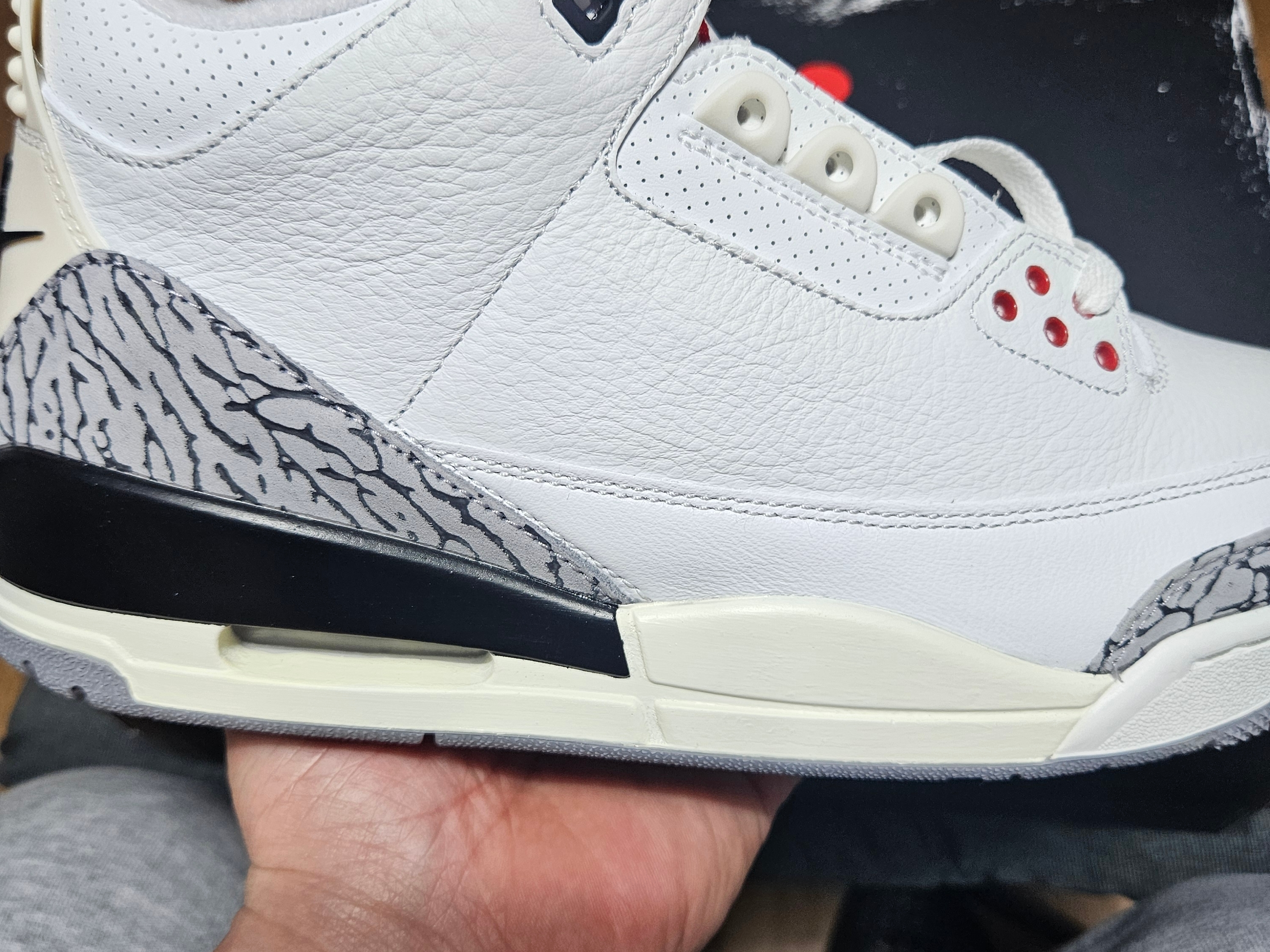 Jordan 3 Retro White Cement Reimagined 착용 스타일 - 3