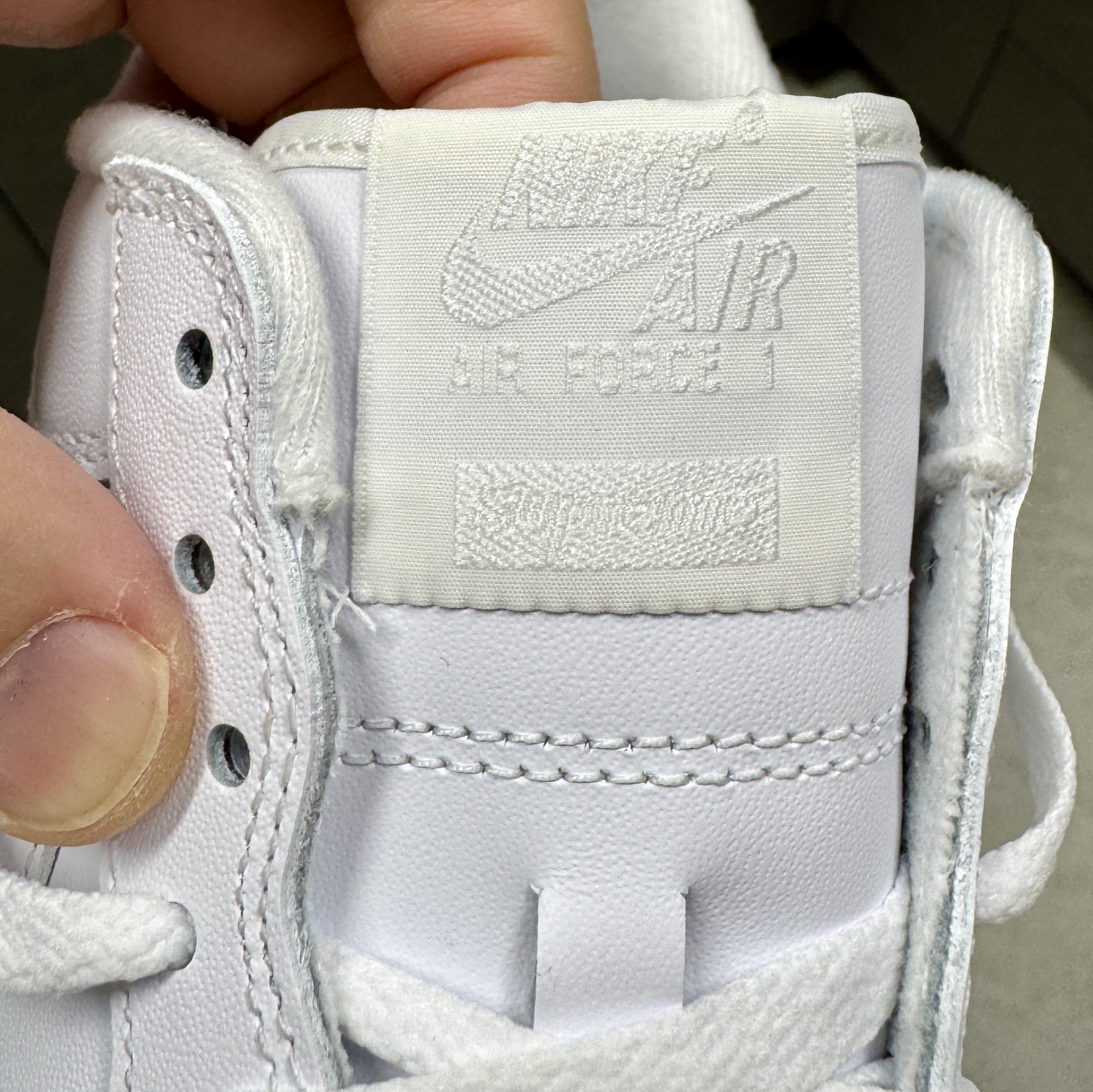 Nike x Supreme Air Force 1 Low White 착용 스타일 - 4